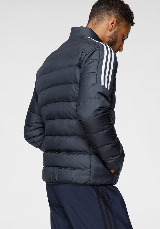 adidas Sportswear Outdoorjacke ESSENTIALS DAUNENJACKE, Eine warme  Daunenjacke im 3-Streifen