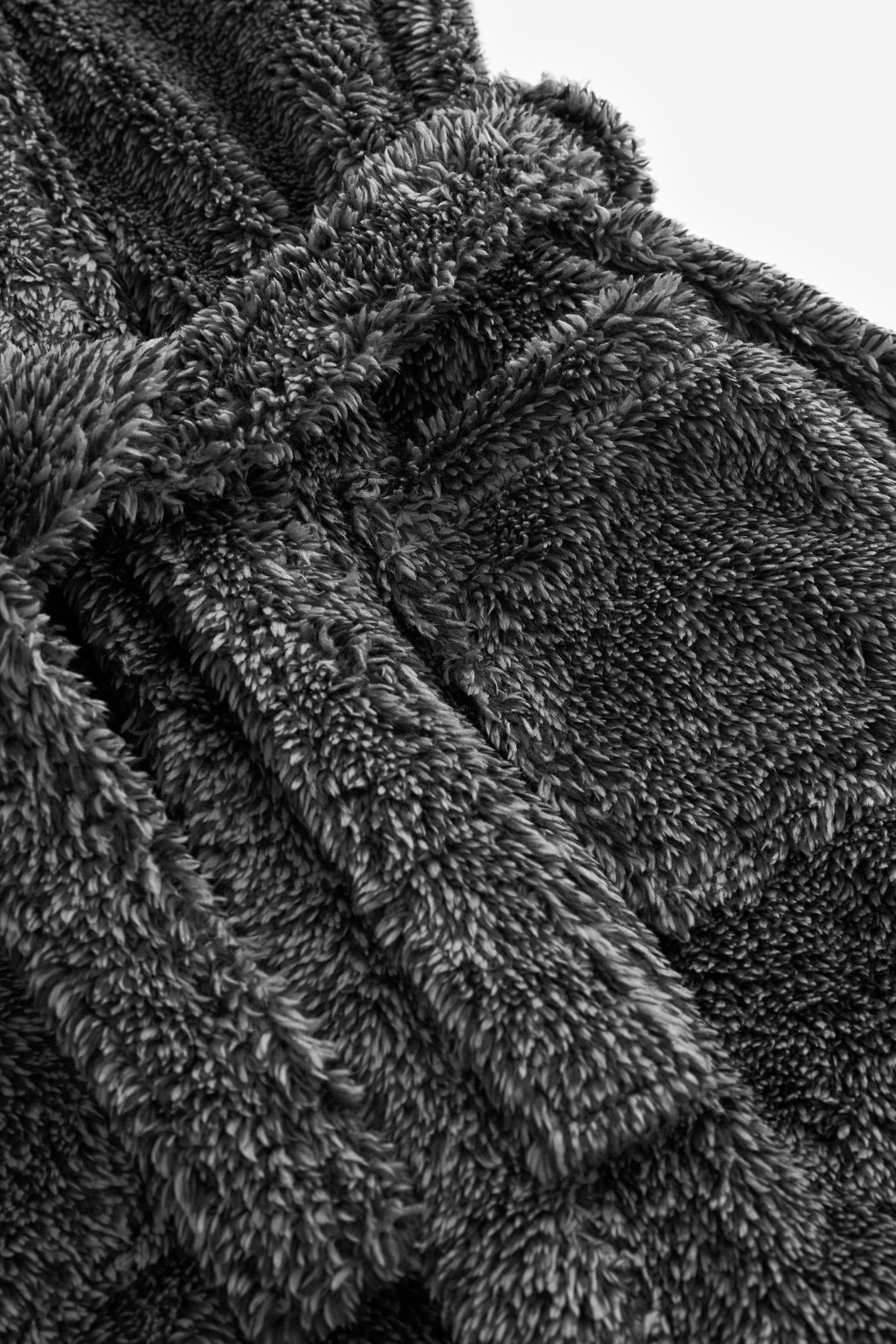 Next Kinderbademantel Bademantel aus Polyester Grey Fleece, (recycelt), Polyester