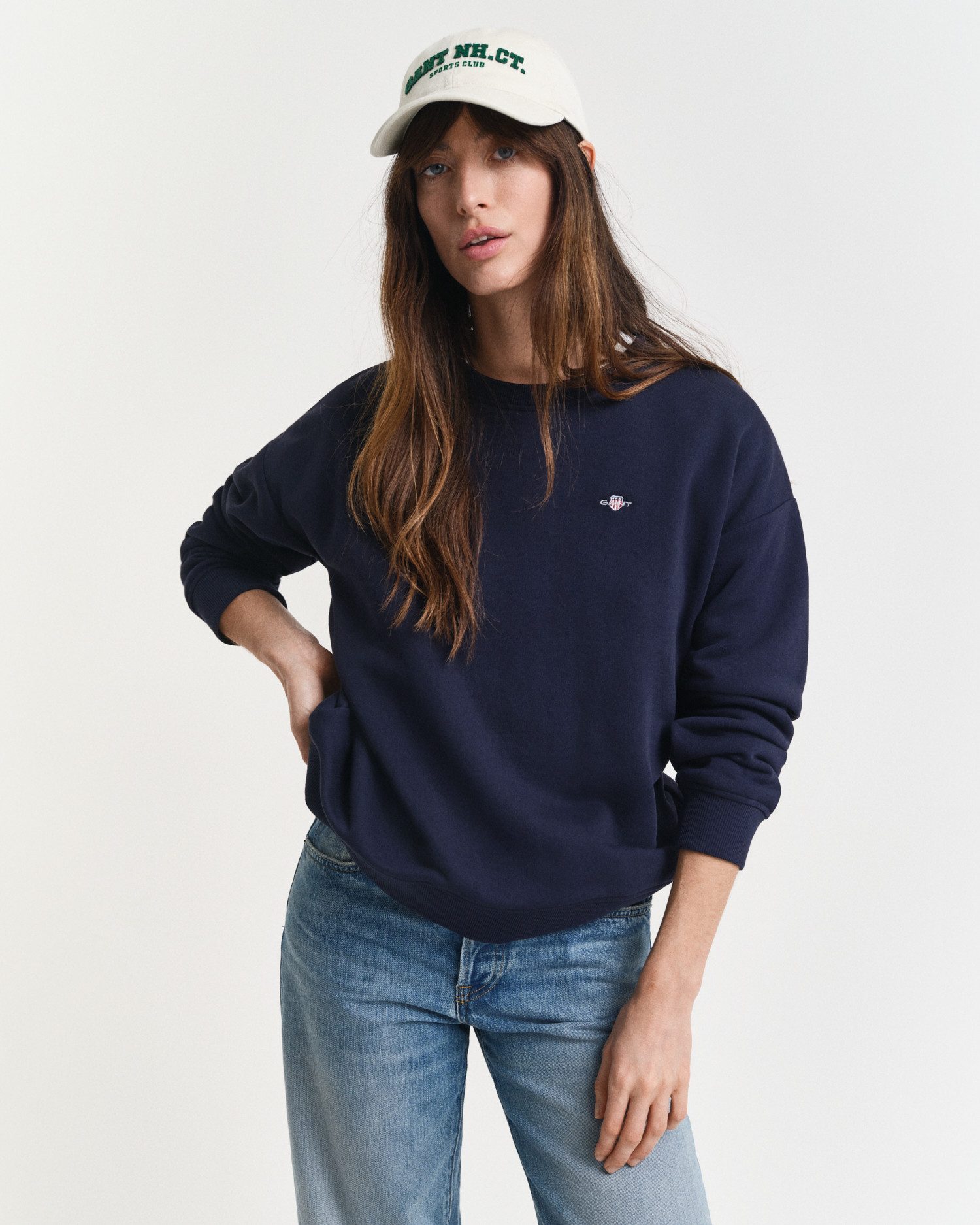 Gant Sweatshirt SHIELD C-NECK SWEAT Grafische GANT-Stickerei auf der Brust