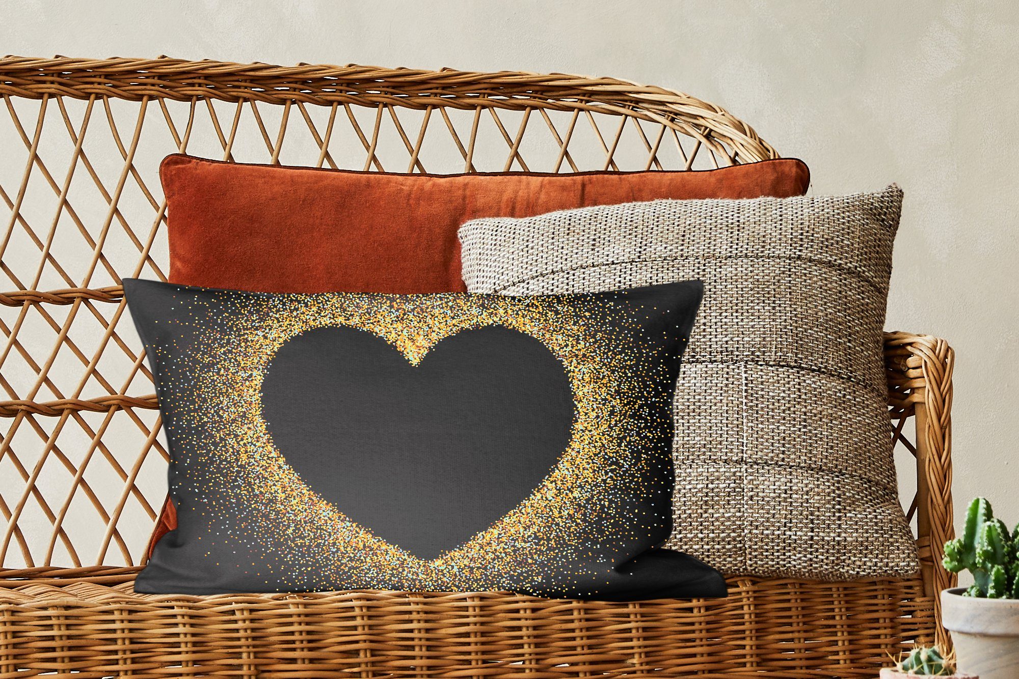 MuchoWow Dekokissen Goldenes Herz auf mit Wohzimmer Hintergrund, Füllung, Zierkissen, Dekoration, schwarzem Schlafzimmer Dekokissen