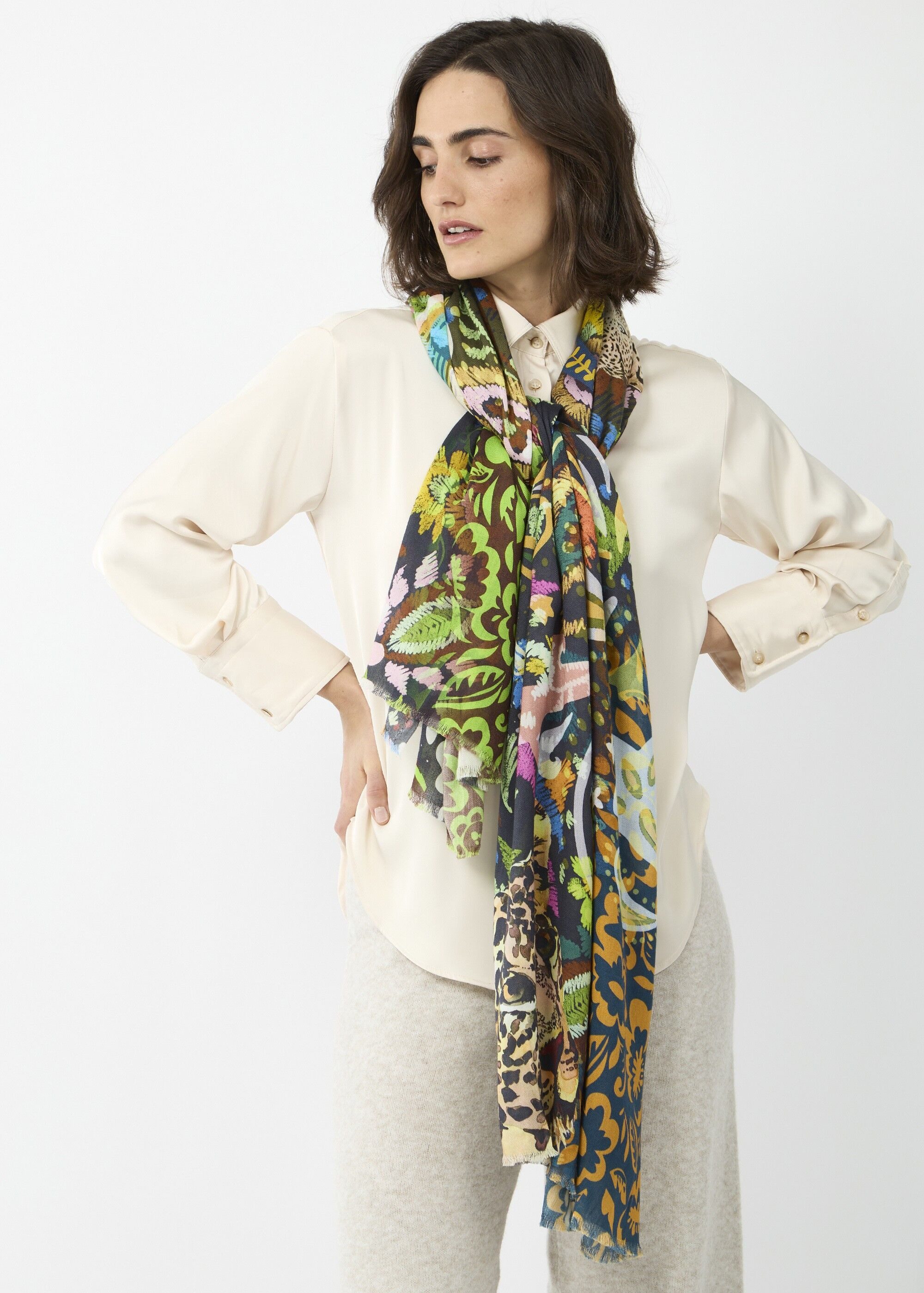 Codello Modeschal, (1-St), mit Leo-Motiv