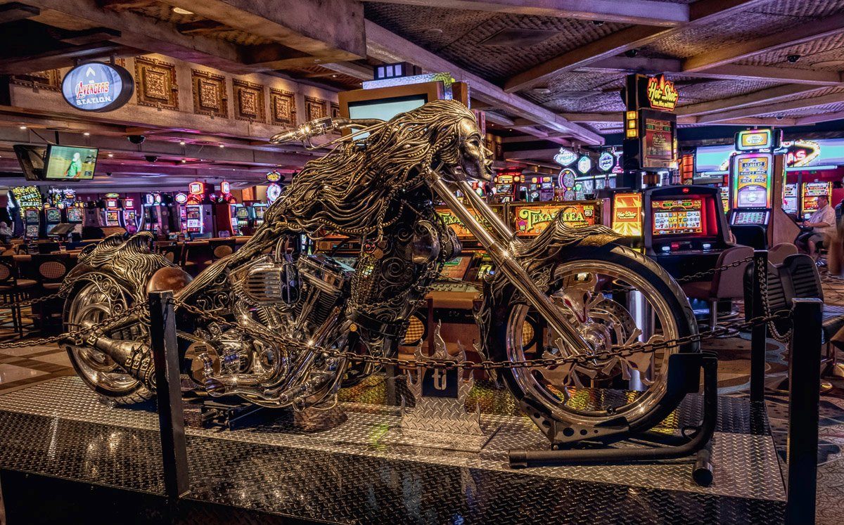 Papermoon Fototapete OLDTIMER MOTORRAD-TUNING CASINO LAS VEGAS SLOTMASCHINEN