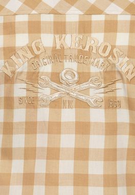 KingKerosin Kurzarmhemd Trademark mit Vichykaro und hochwertiger Stickerei im Rücken