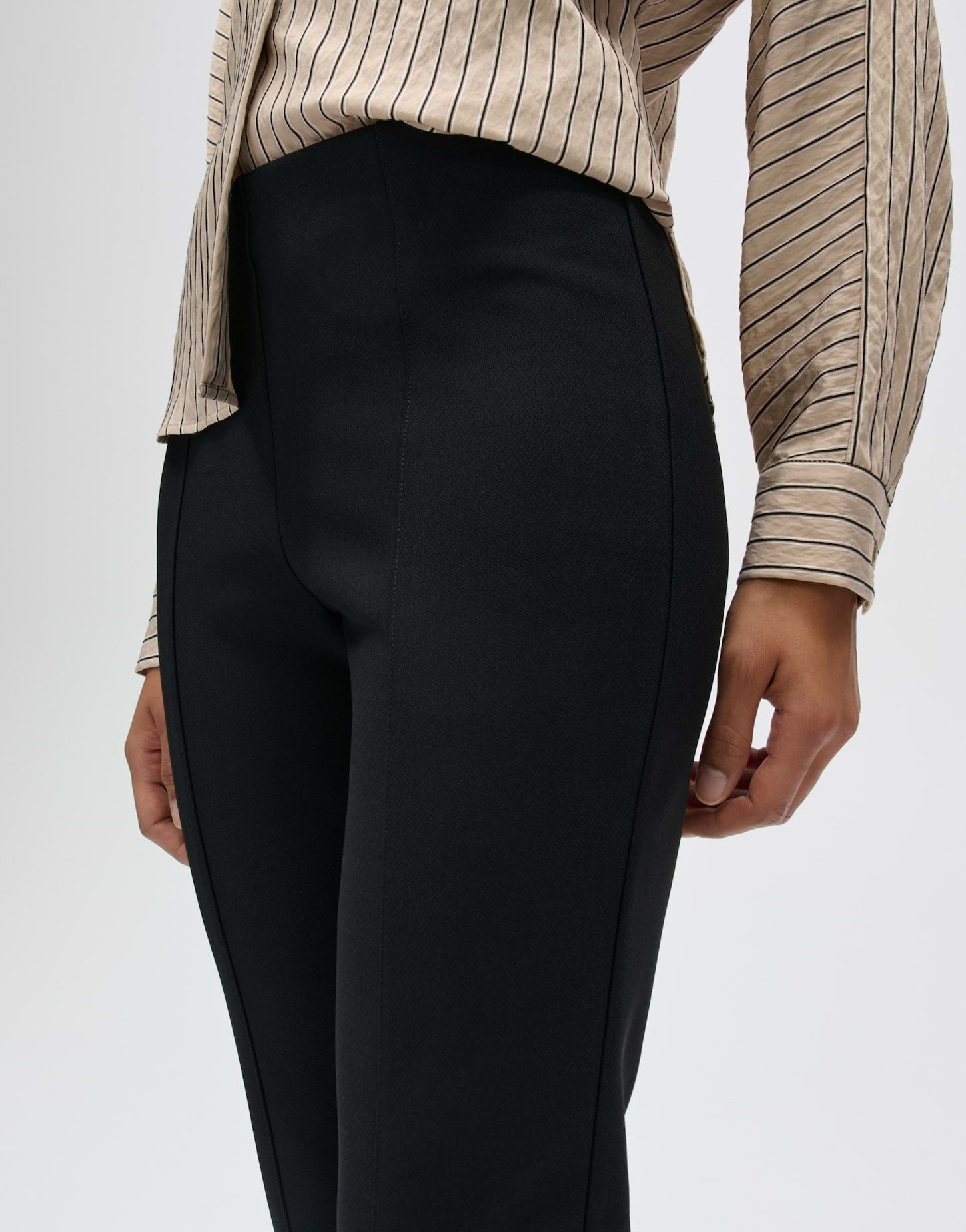 OPUS Schlupfhose Elvina night aus pflegeleichtem Material Elastischer Gummibund für einen entspannten Sitz im Alltag – Bild 4 von 5