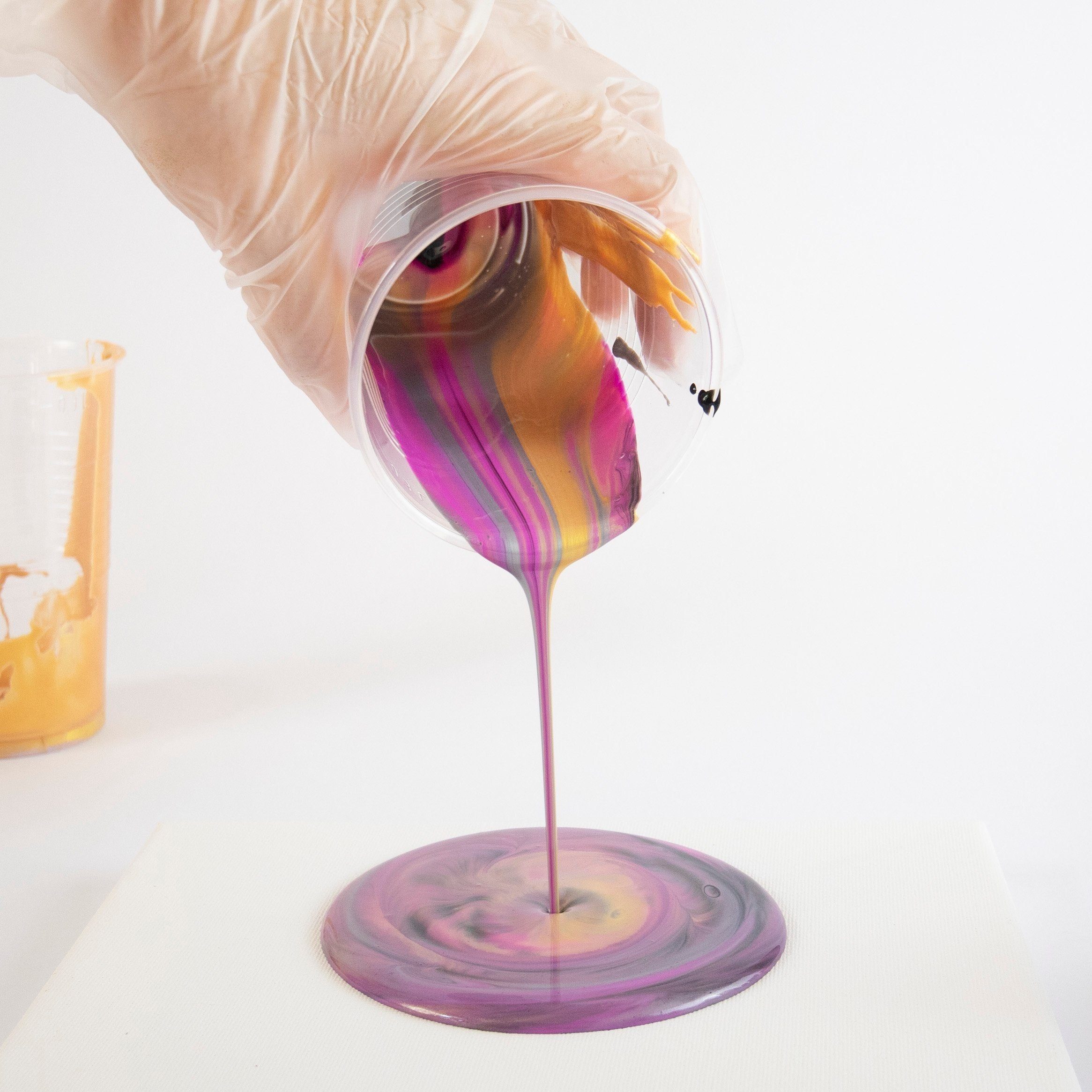 Mont Marte Bastelfarbe PREMIUM Pouring Acrylfarbe, Gieß-Acryl, je 4 x 60 ml, diverse Sets, Untereinander vermischbar & Bereits mit Pouring Medium vorgemischt