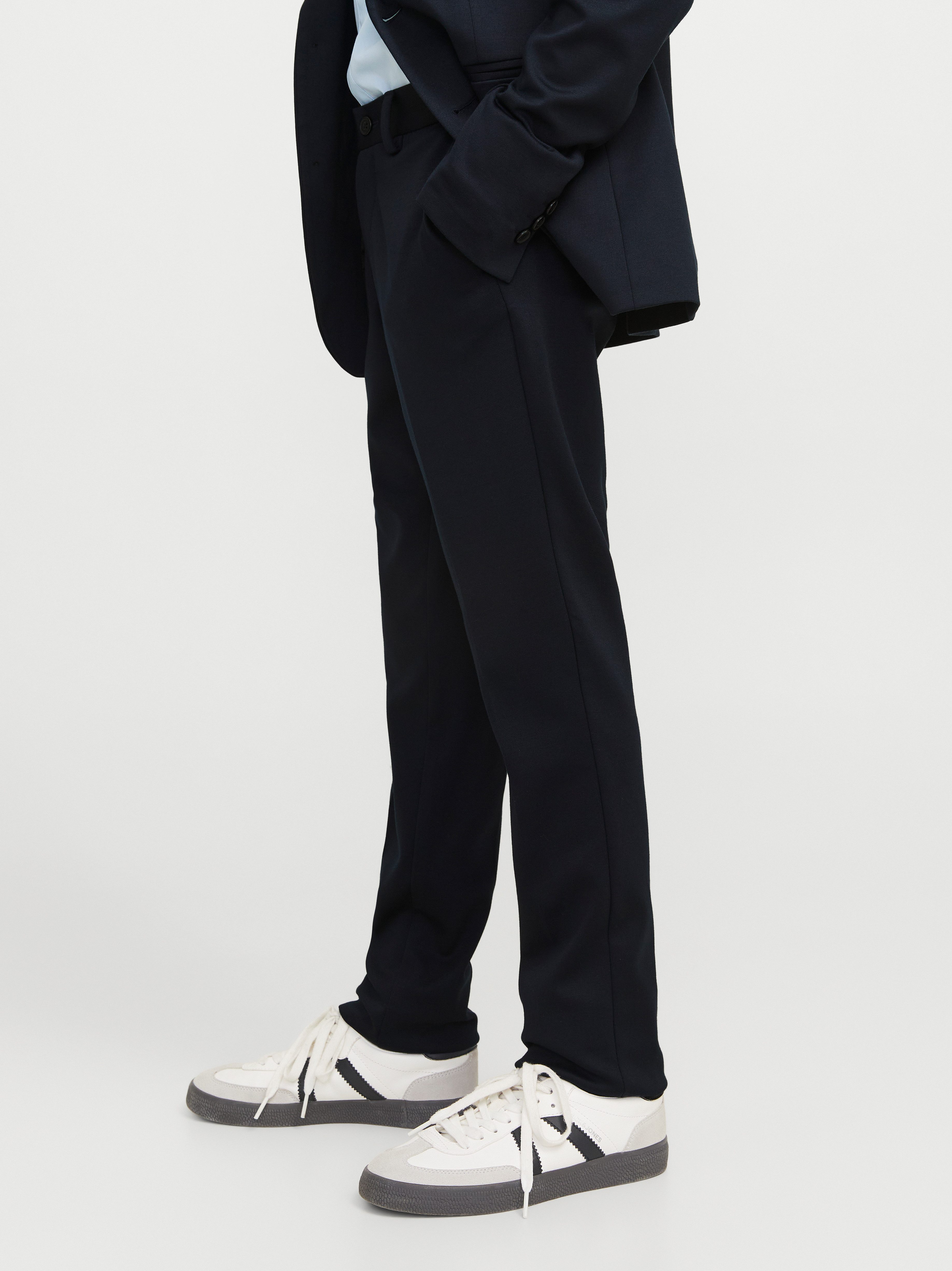 Jack & Jones Junior Anzughose JJEJAXON bietet Komfort durch elastische Passform unifarben, modisch, slim fit, Web
