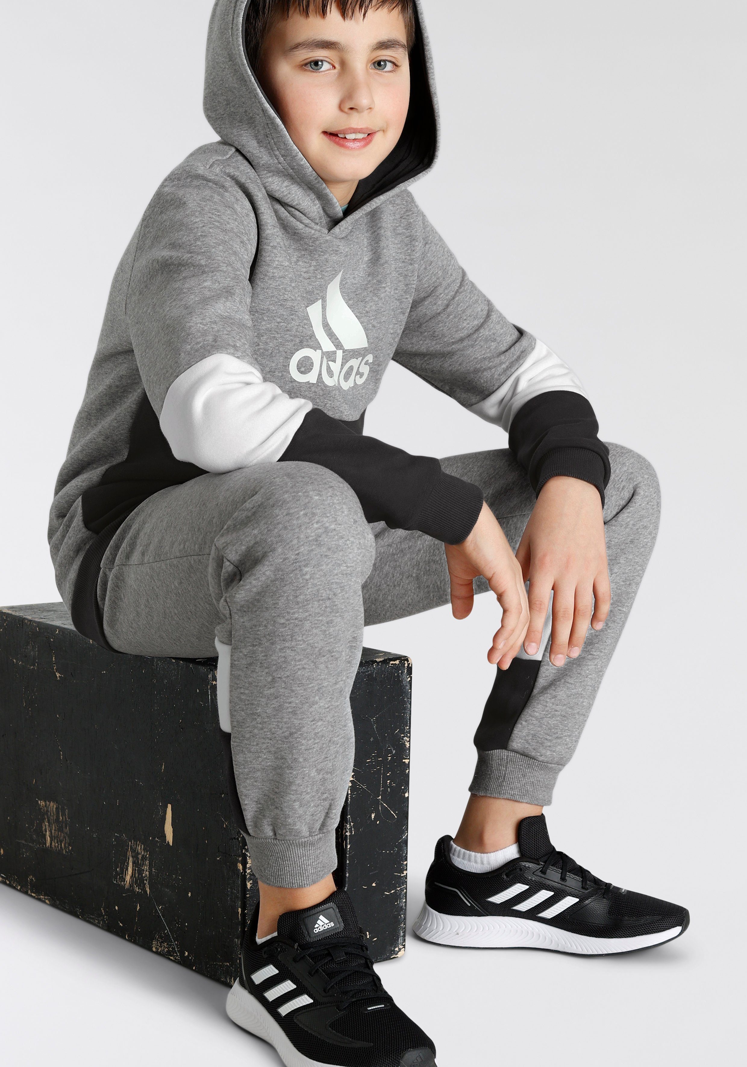 adidas Sportswear Trainingsanzug COLOURBLOCK FLEECE MGREYH/DGSOGR (2-tlg)