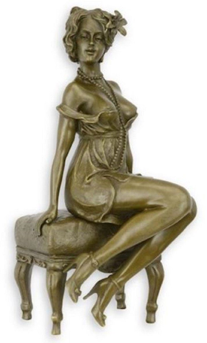 Casa Padrino Dekofigur Luxus Barock Bronze Figur Frau mit Hocker 12,4 x 10,7 x H. 24,5 cm - Bronze Skulptur - Dekofigur - Barock Deko Accessoires