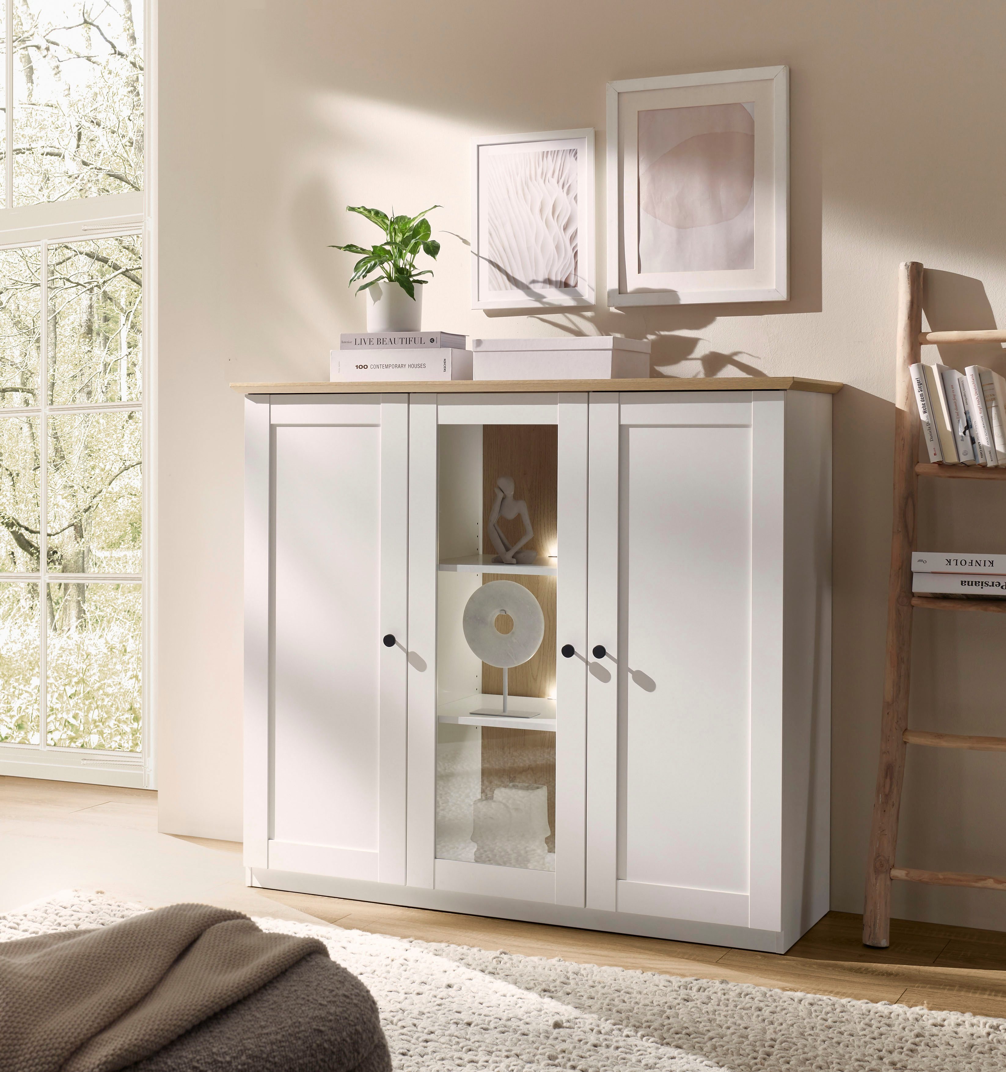 OTTO home Highboard Brest, Schrank im Landhausstil, Sideboard, zeitloses Stauraumelement, schwarze Metallgriffe, ausreichend Stauraum, Glastür, 139 cm breit
