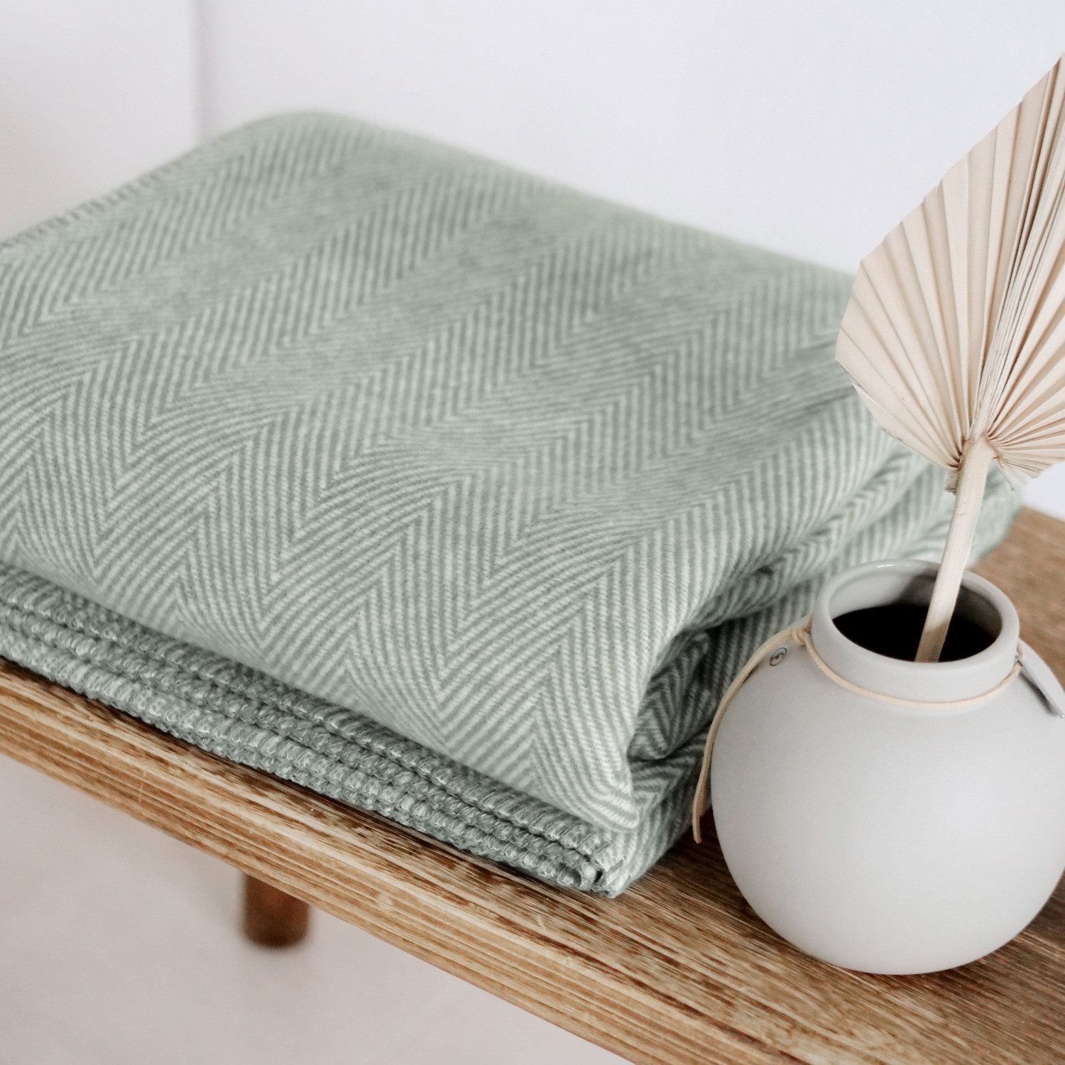 RIEMA Germany Wolldecke leichte Kuscheldecke, salbeigrün