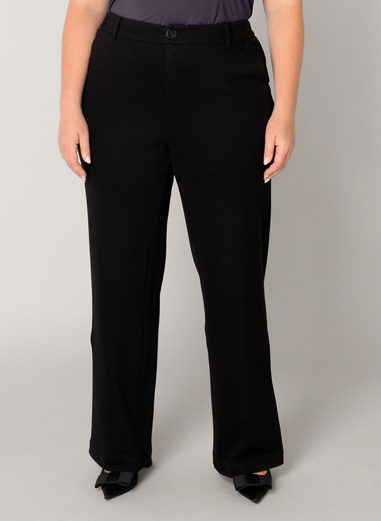 Base Level Curvy Stoffhose Yorinthe mit elastischem Bund und Stretch
