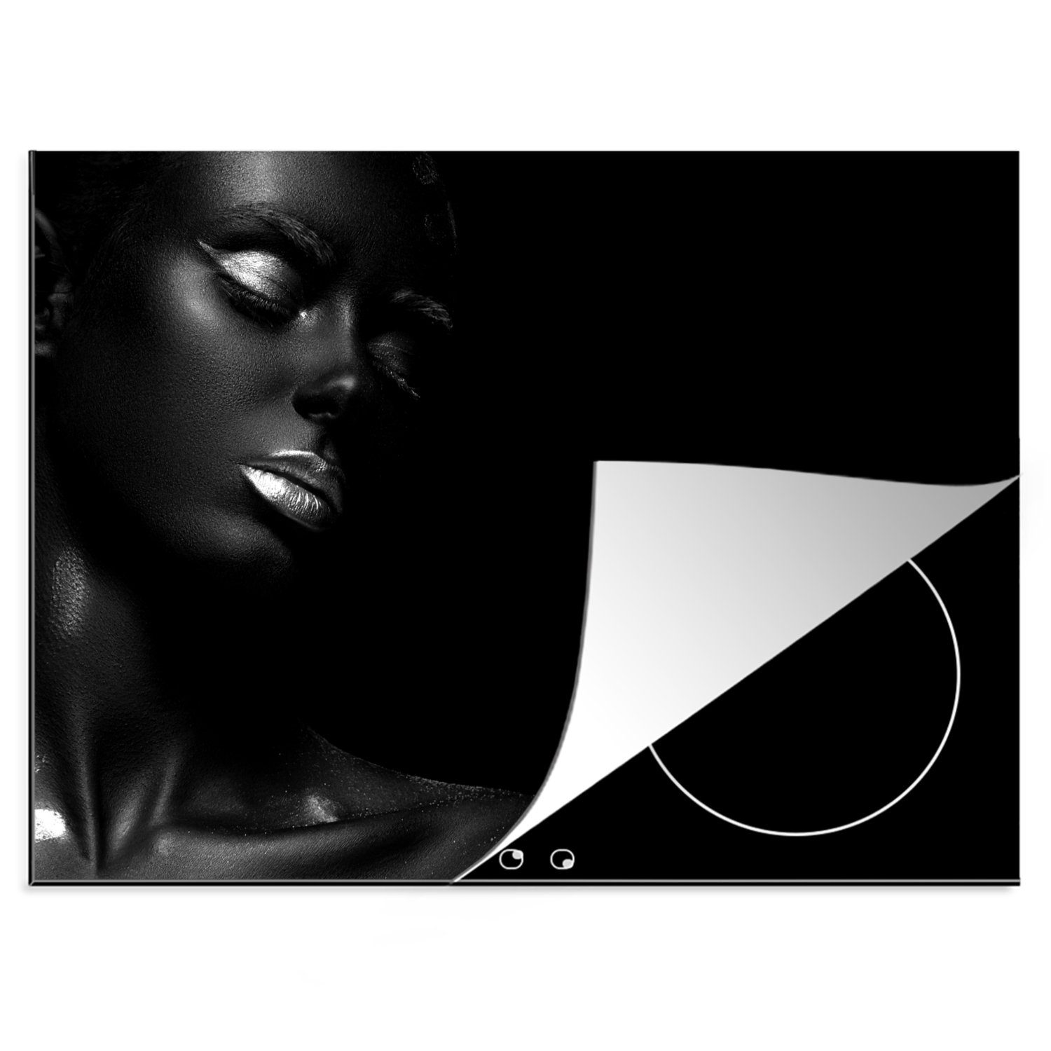 MuchoWow Herdblende-/Abdeckplatte Eine Frau mit goldenem Glanz mit geschlossenen Augen - schwarz und, Vinyl, (1 tlg), 70x52 cm, Mobile Arbeitsfläche nutzbar, Ceranfeldabdeckung
