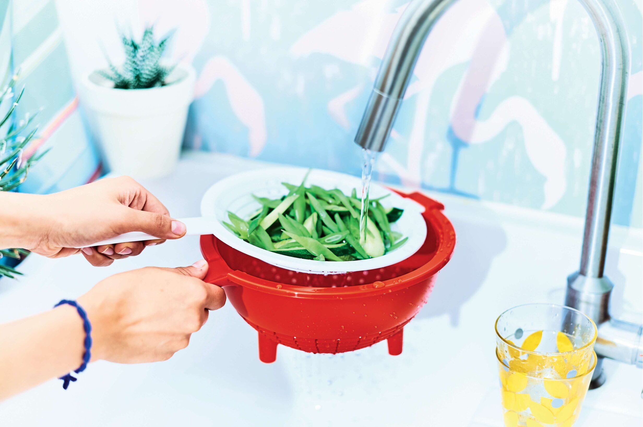 TUPPERWARE Küchensieb Tupperware Saladin® Praktisches Sieb-Doppel in rot-weiß