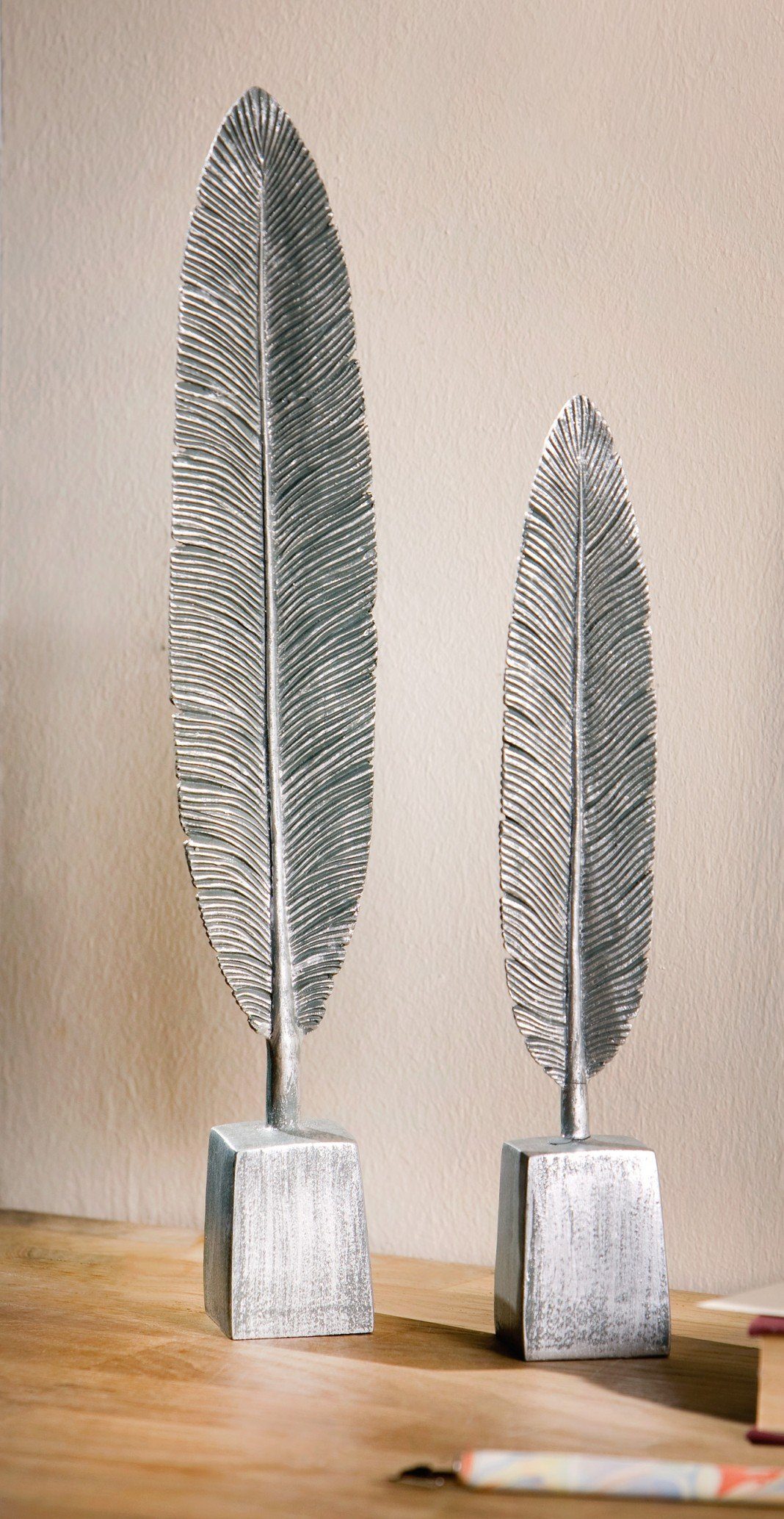 Dekoleidenschaft Dekoobjekt "Feder" aus Kunststein in silber, Antik Optik, Dekofigur, Skulptur (2 St., im Set), 26 + 35 cm hoch