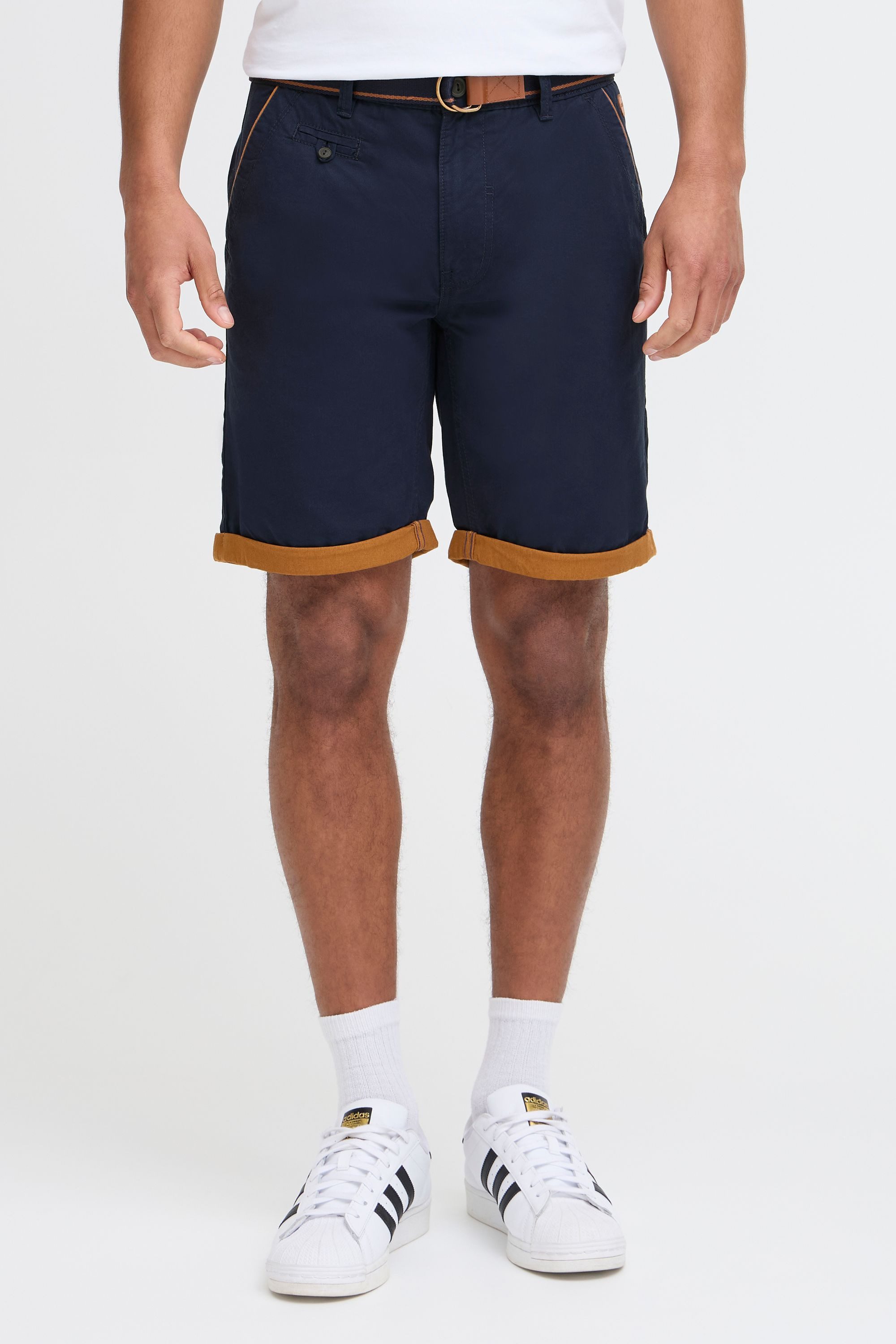 Blend Chinoshorts BHNeji Chino Shorts mit umgeschlagenen Hosenbeinen in Kontrastfarbe