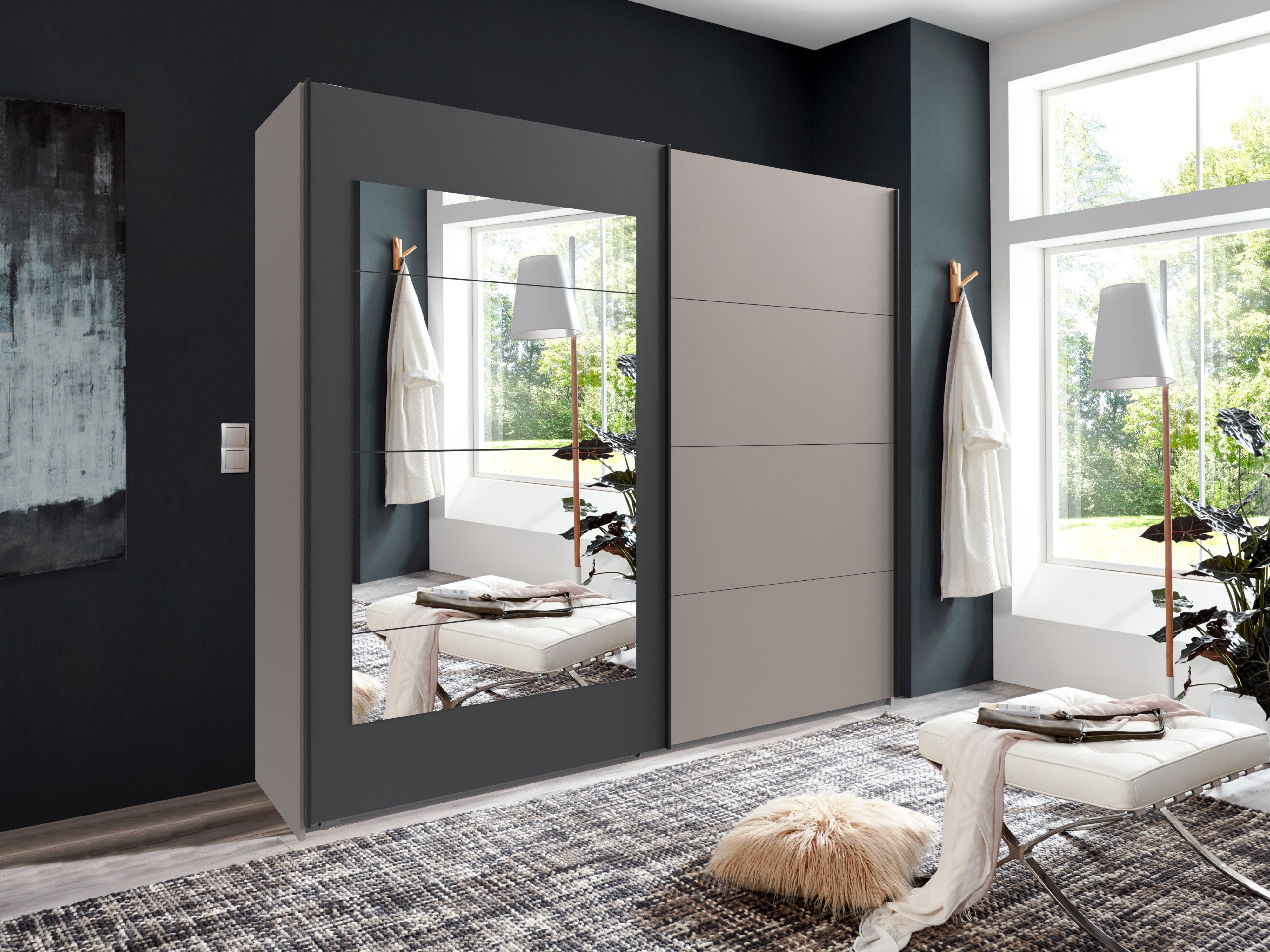 luma-home Schwebetürenschrank 22009 (B/H/T 225/208/65 cm Kleiderschrank in Sandgrau) mit Spiegeltür in Anthrazit, 2 Einlegeböden, 2 Kleiderstangen