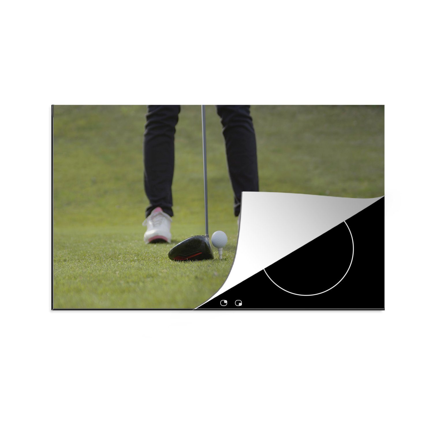MuchoWow Herdblende-/Abdeckplatte Eine Golferin versucht, den Ball einzuputten, Vinyl, (1 tlg), 83x51 cm, Ceranfeldabdeckung, Arbeitsplatte für küche