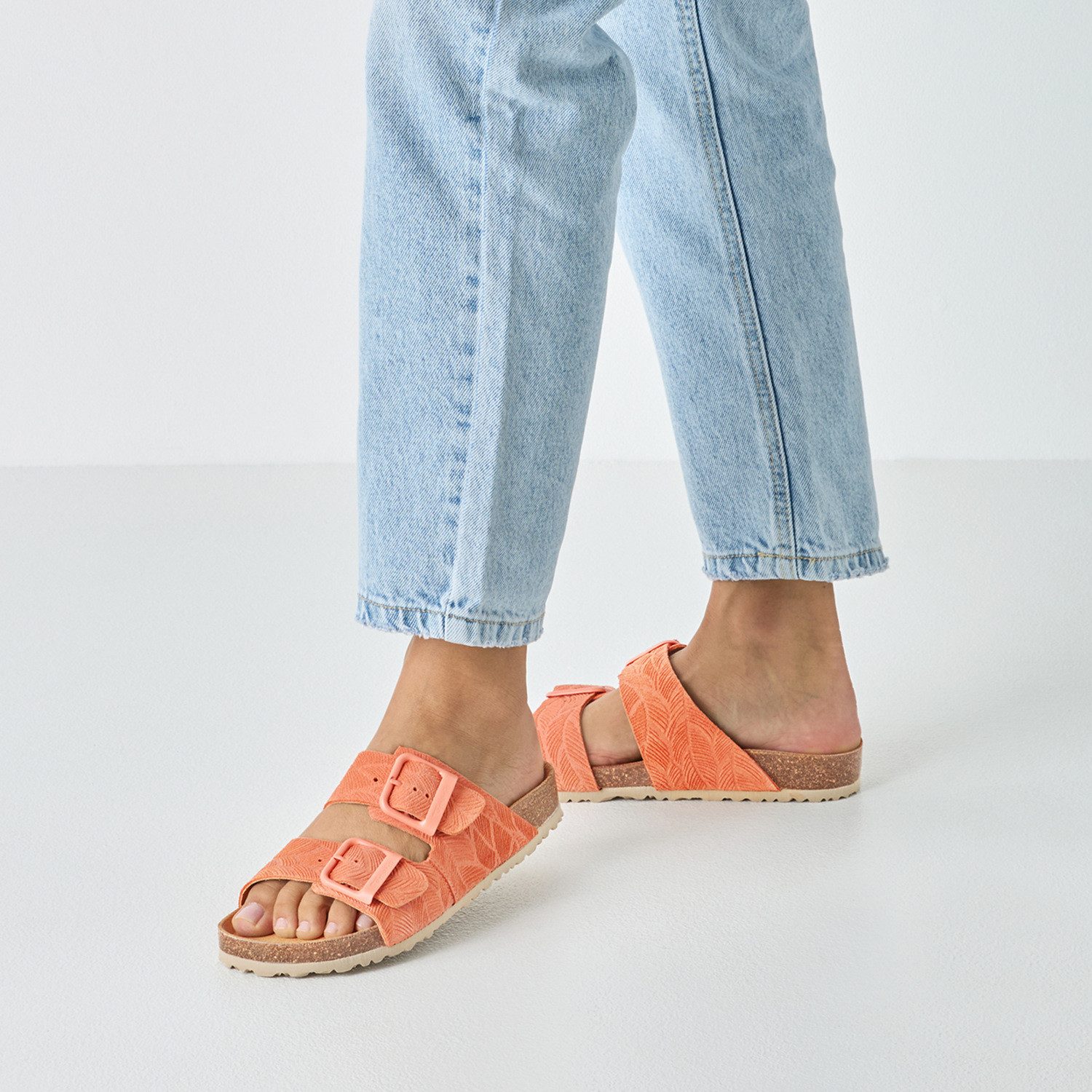 Tamaris Pantolette Sommerschuh, Hausschuh, Schlupfschuh mit floraler Prägung