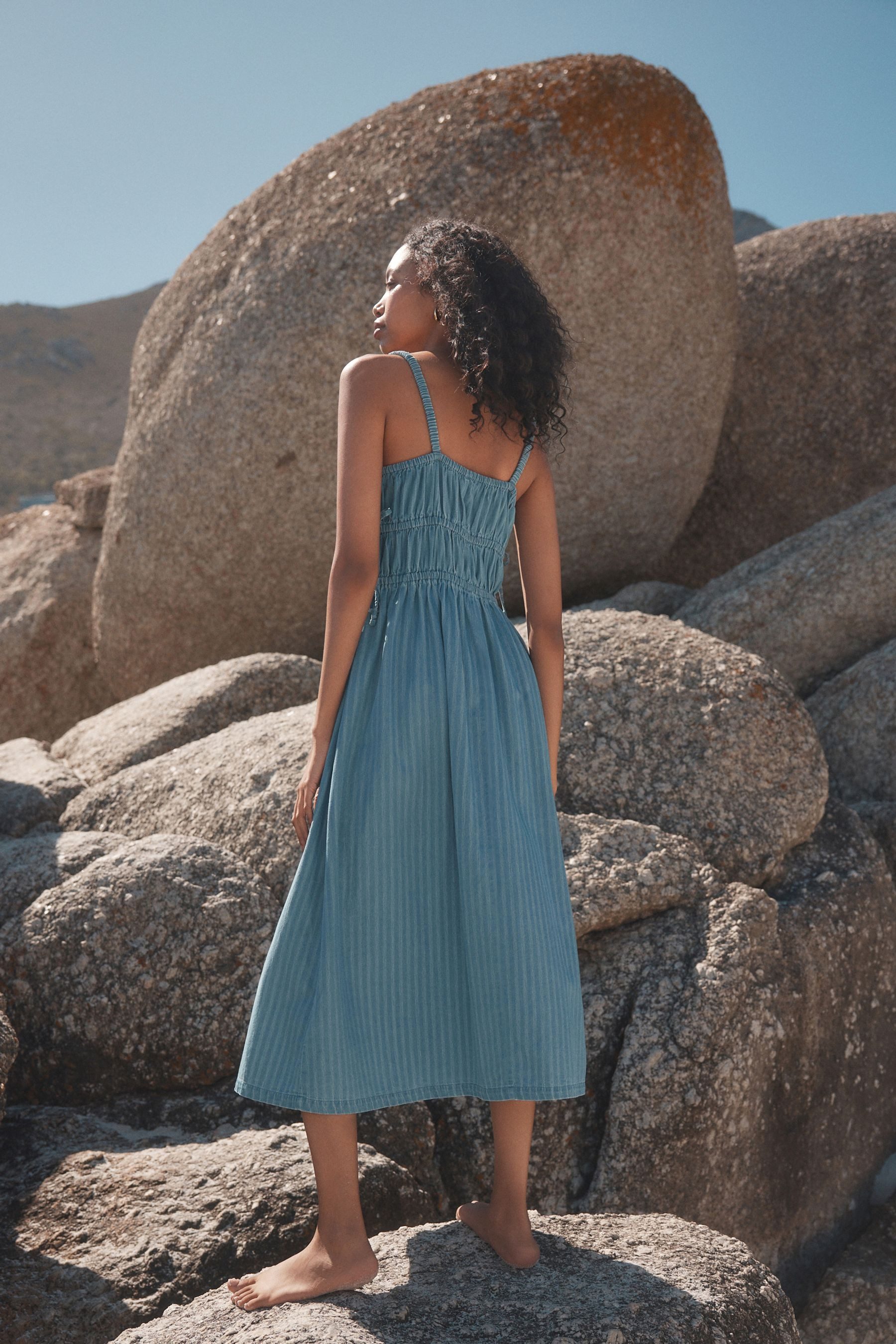 Next Midikleid Gestreiftes Jeans-Midikleid mit Trägern günstig online kaufen
