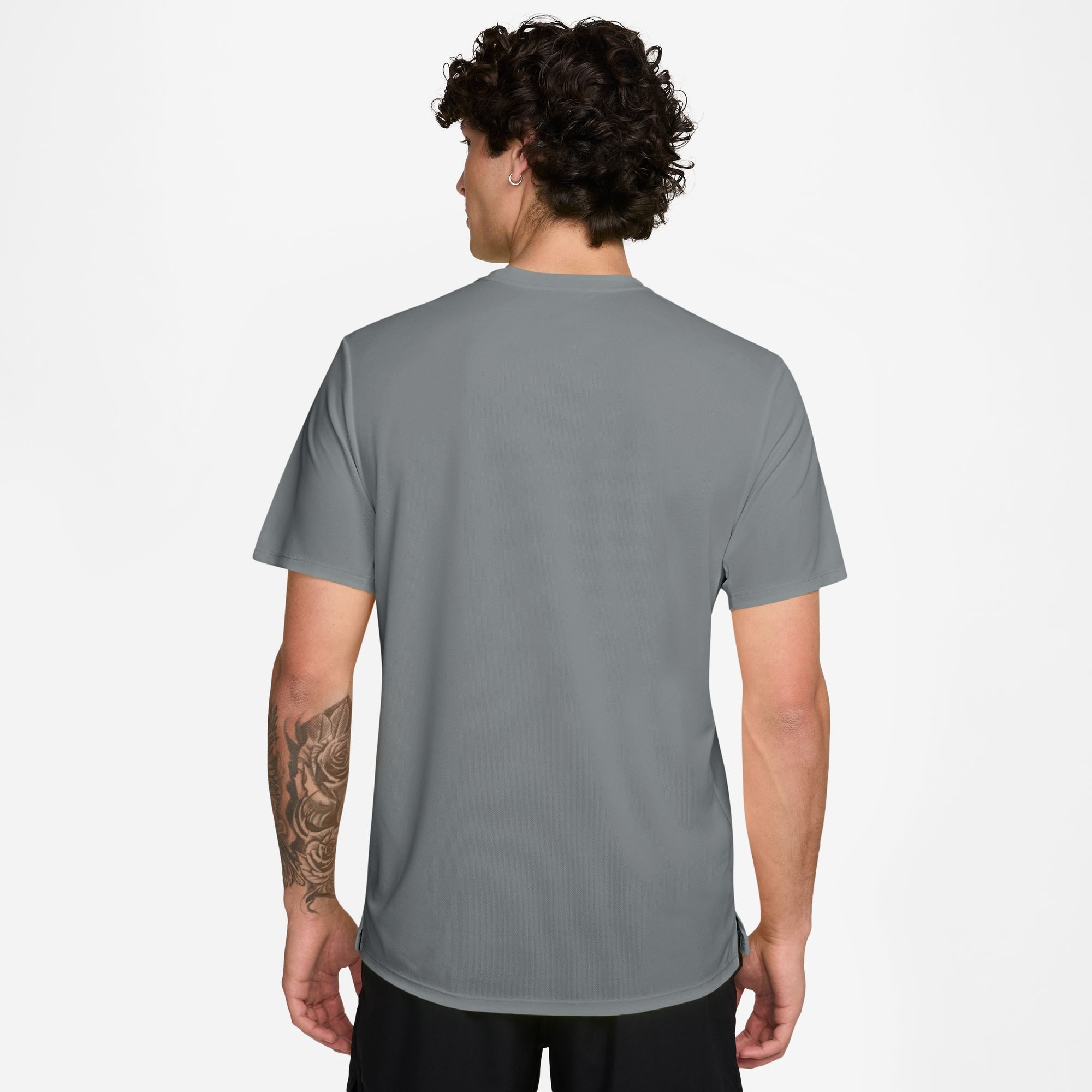 Nike Laufshirt M NK DF UV MILER SS mit reflektierenden Details, schnell trocknend, atmungsaktiv
