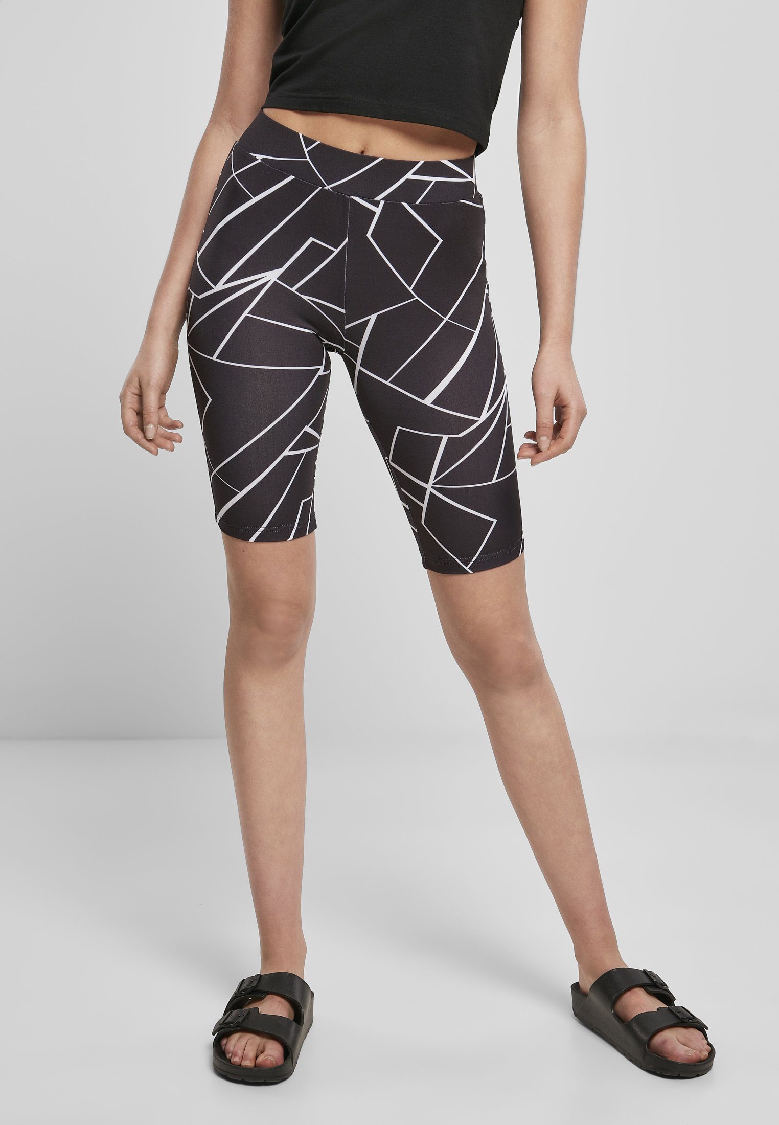 URBAN CLASSICS Stoffhose Damen Ladies AOP Cycle Shorts (1-tlg) geometric black