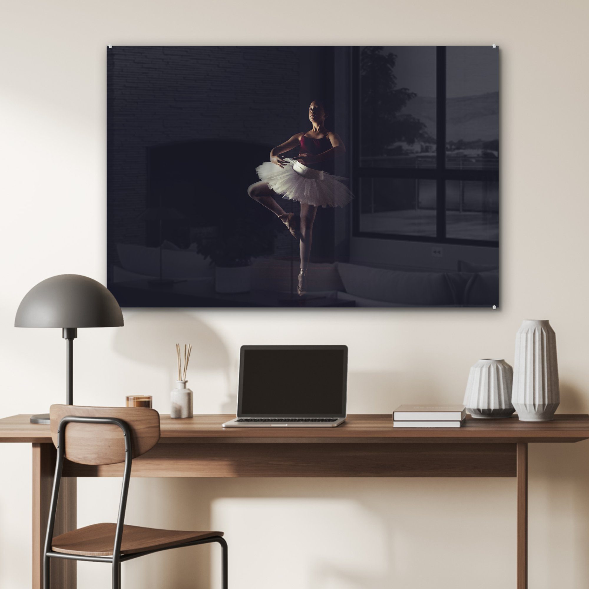 Hintergrund, Wohnzimmer Schlafzimmer MuchoWow schwarzem Porträt (1 St), Acrylglasbild & auf Acrylglasbilder jungen einer Ballerina