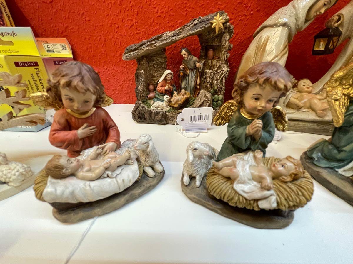 RIFFELMACHER & WEINBERGER Christbaumschmuck Schutzengel mit Jesuskind 9 cm Rot, 27615 Krippen