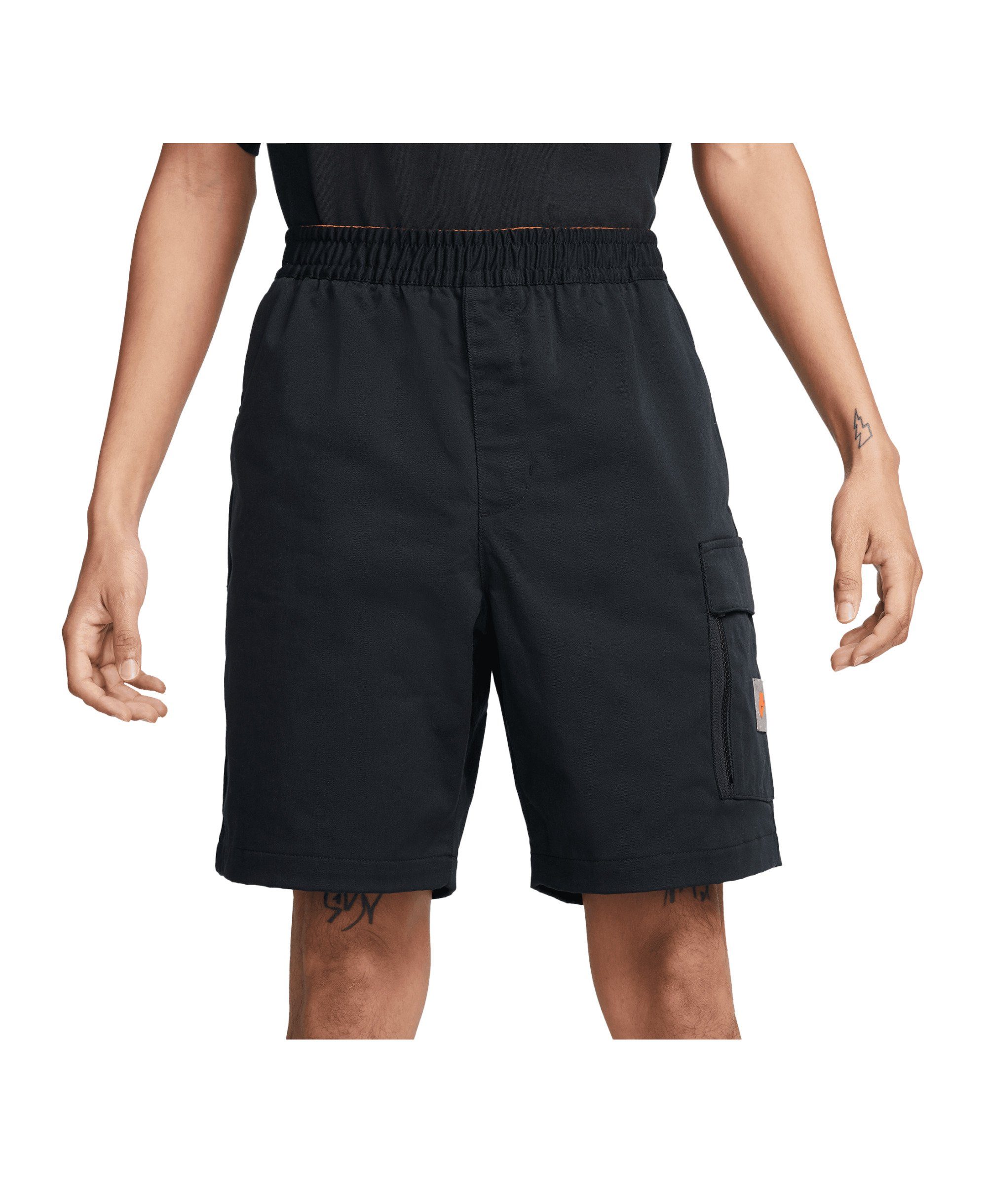Woven Sportswear schwarzorange Jogginghose Short Nike