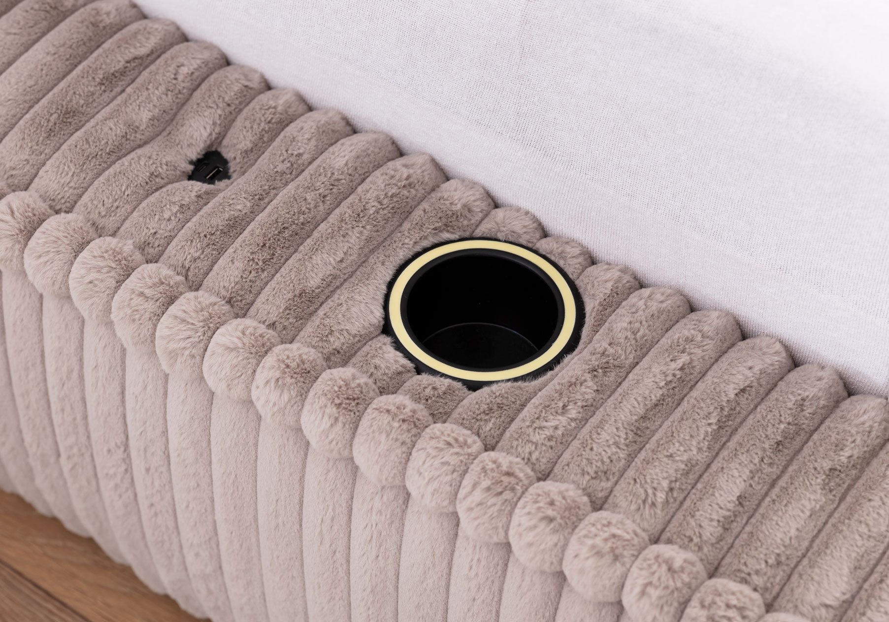 yourhouse24 Polsterbett MIDAS Bett Doppelbett Bettgestell Lattenrost mit Induktionsladegerät