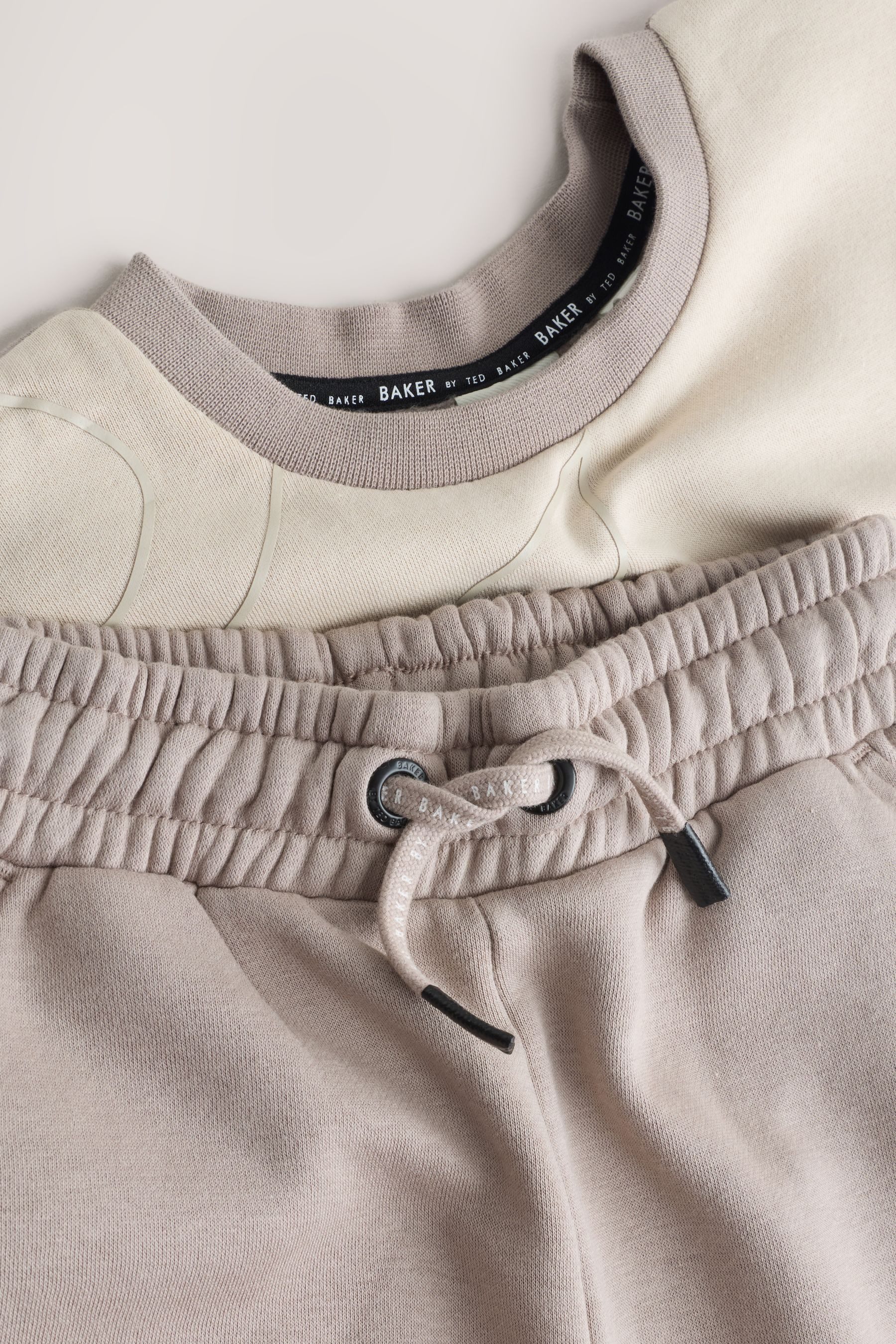 Baker by Ted Baker Sweatanzug Baker by Ted Baker Jogginganzug in Blockfarben (2-tlg)