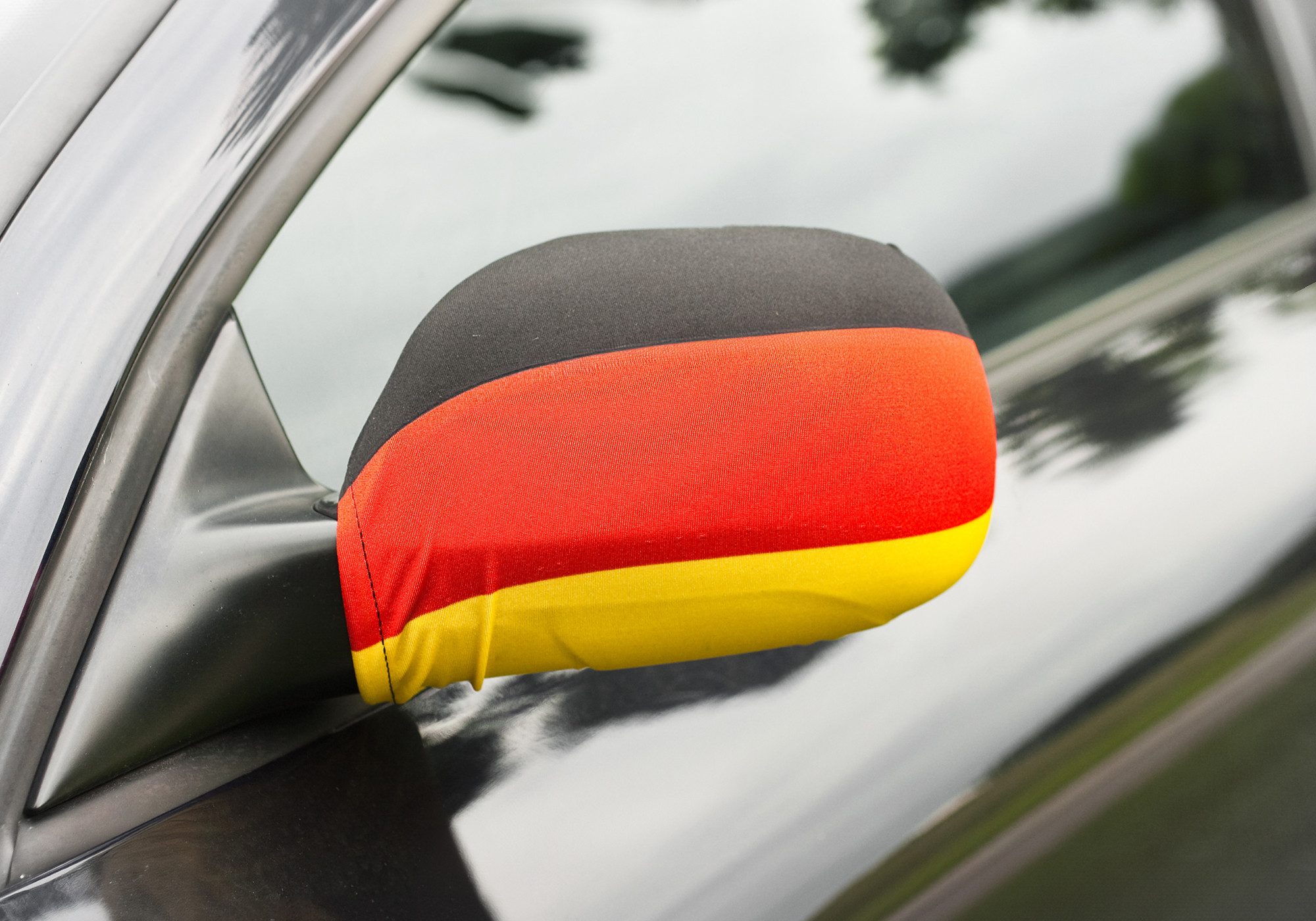 BRUBAKER Fahne Autospiegel Flagge Deutschland - Autofahnen für Außenspiegel PKW (Schwarz Rot Gold, 2-St., Europameisterschaft Fanartikel Auto), 2er Set Spiegel Cover Überzug Deutschlandfahne für EM 2024