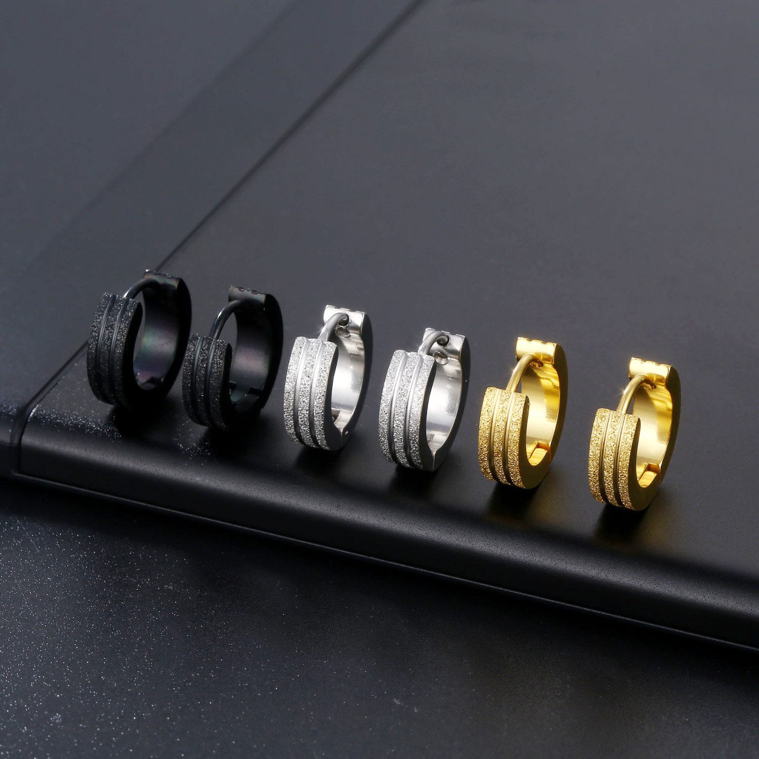 KARMA Paar Creolen Glitzer Edelstahl Silber, Schwarz, Gold Ohrringe 1,3 cm günstig online kaufen