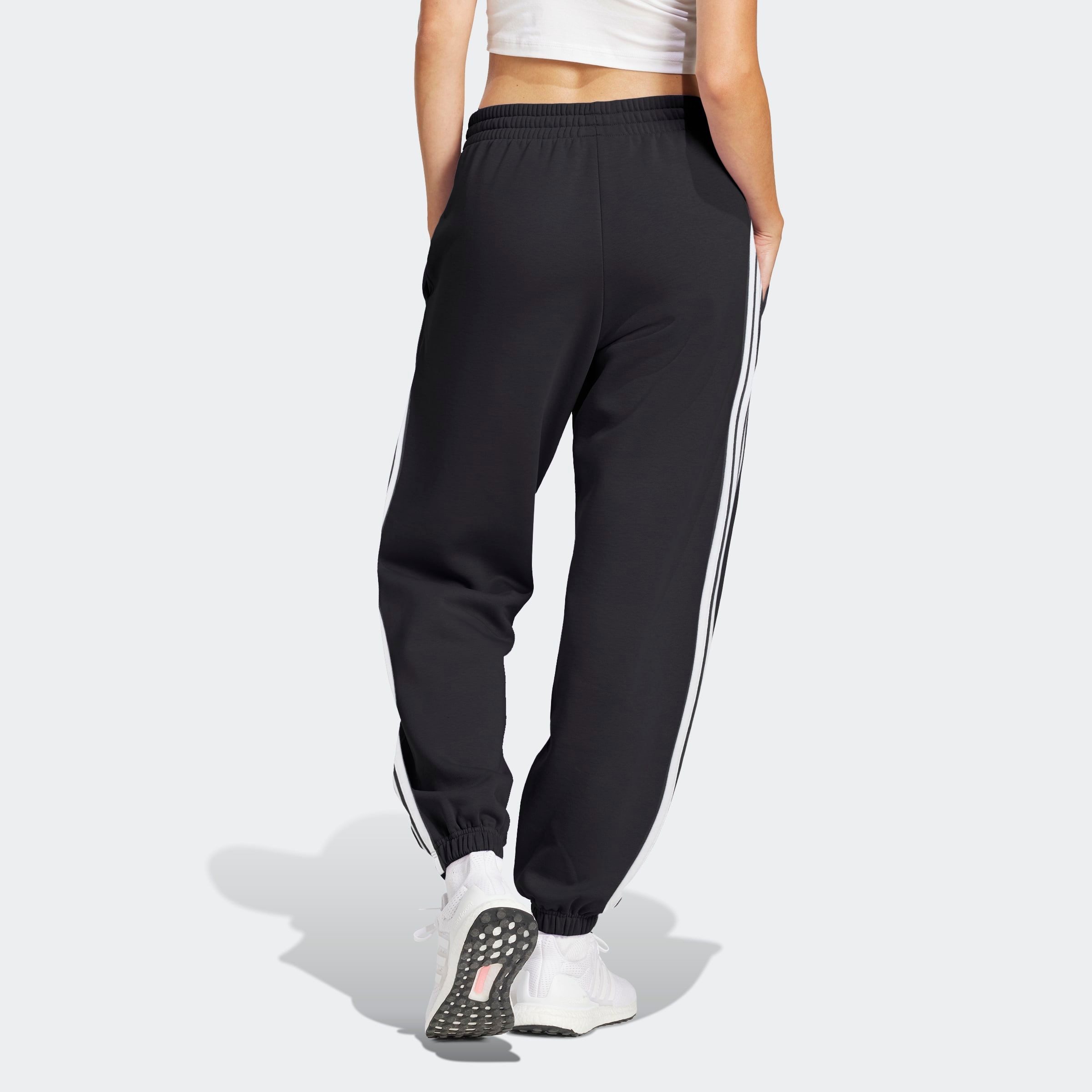 adidas Sportswear Sporthose ESSENTIALS 3-STREIFEN FRENCH TERRY CUFFED Reguläre Passform, mittelhoher Bund, weiches French Terry Material