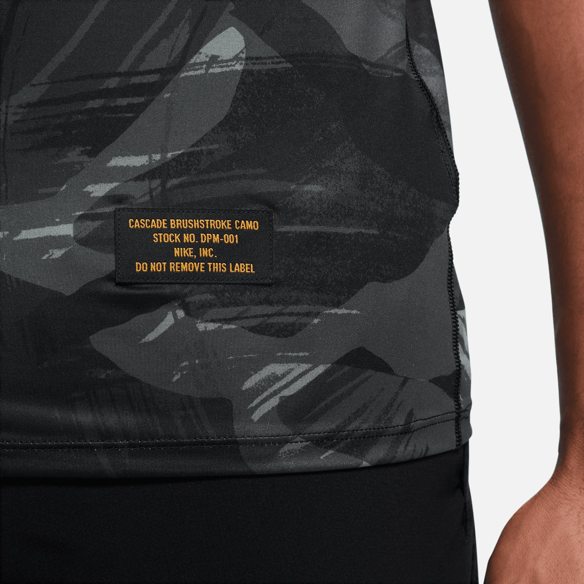DRI-FIT CAMO TOP PRO SHORT-SLEEVE Trainingsshirt SLIM Nike MEN'S