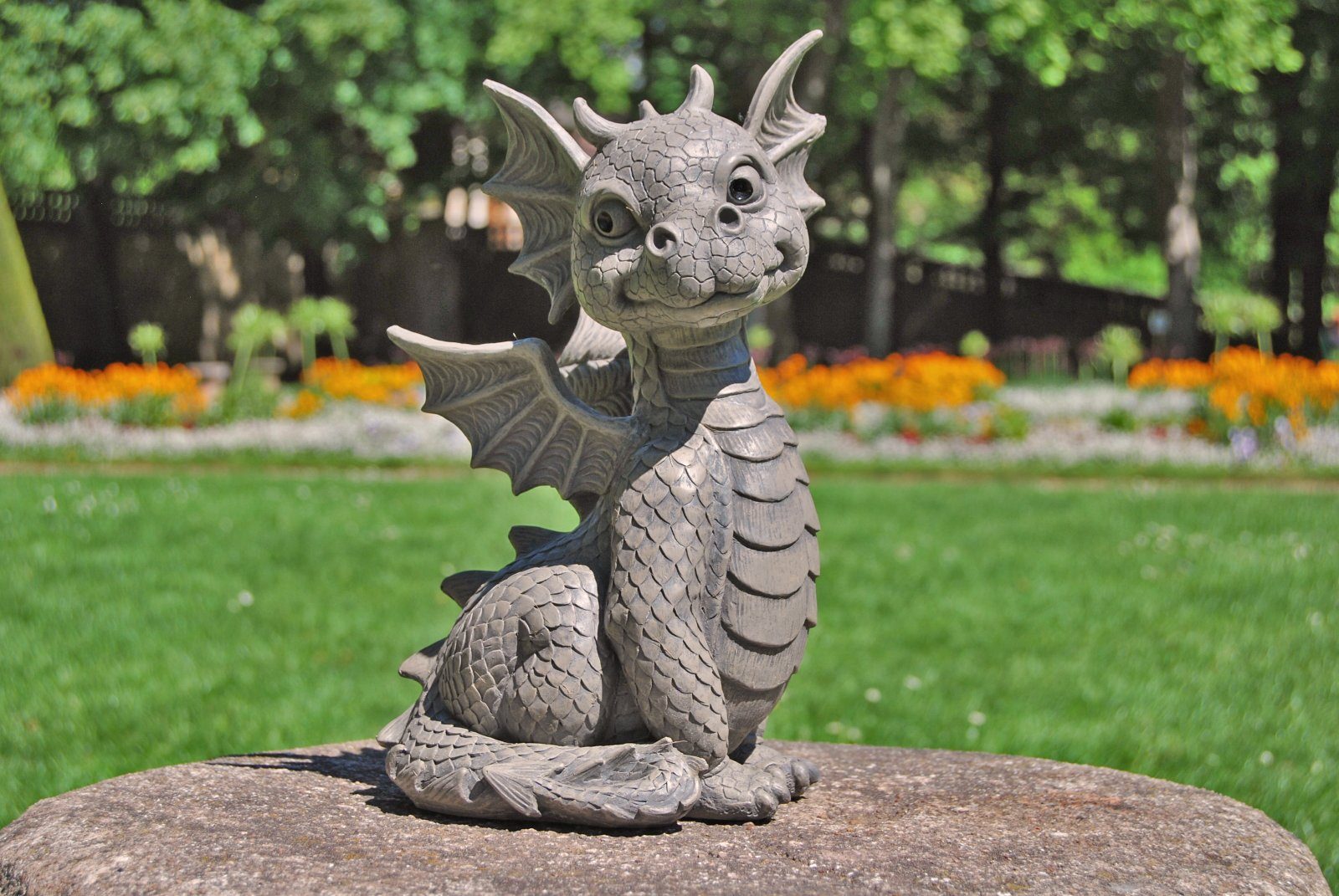 MystiCalls Gartenfigur Gartendrache - Modell süßer Fratz