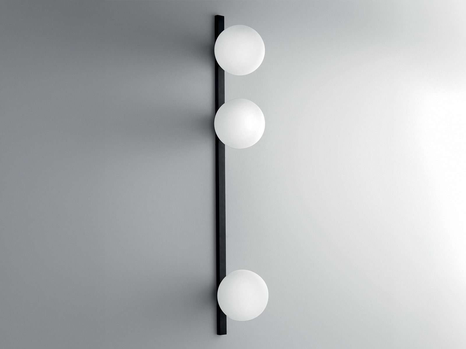 Luce Ambiente Design LED Wandleuchte groß, Höhe 90cm, Dimmfunktion, LED wechselbar, Warmweiß, ausgefallene-e innen Wand-Lampe mit Glaskugeln und LED Leuchtmittel