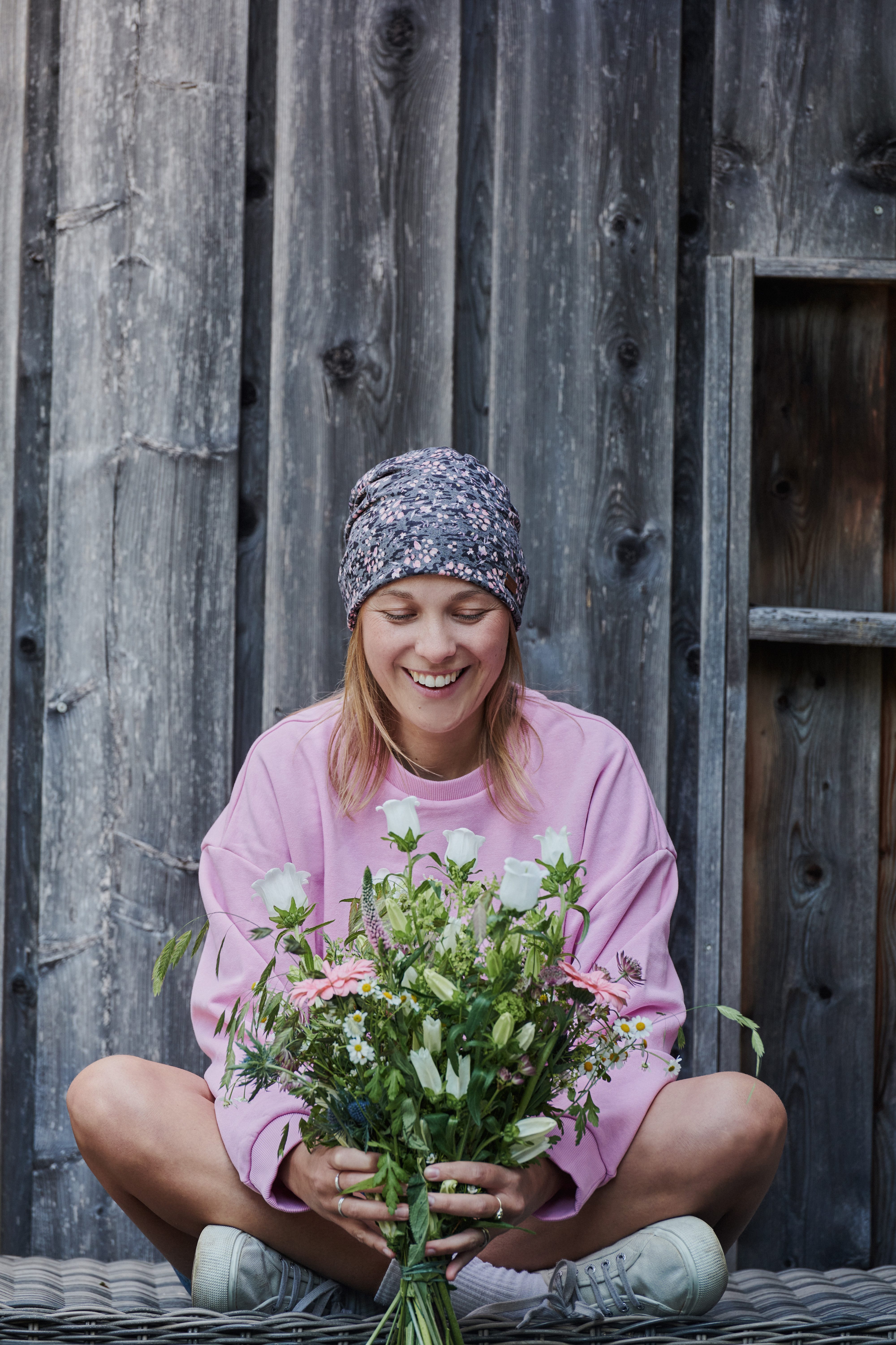 chillouts Beanie Linz Hat Feminine Beanie mit verspieltem Blütenprint