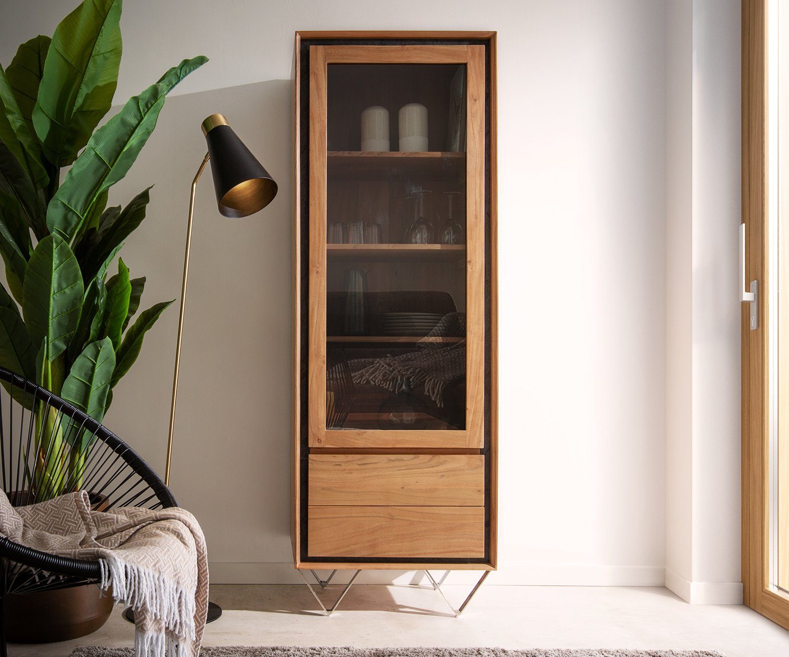 DELIFE Vitrine Stonegrace Akazie Natur 55x180 1 Tür 2 Schubladen Steinfurnier V-Fuß Vitrine