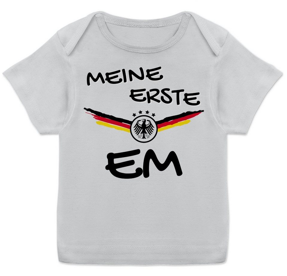 Shirtracer T Shirt Meine Erste Em Deutschland Fussball Em 21 Baby Baby T Shirt Europameisterschaft Fanartikel Trikot Online Kaufen Otto Shirtracer T Shirt Meine Erste Em Deutschland Fussball Em 21 Baby Baby T Shirt Europameisterschaft Fanartikel Trikot Online Kaufen Otto