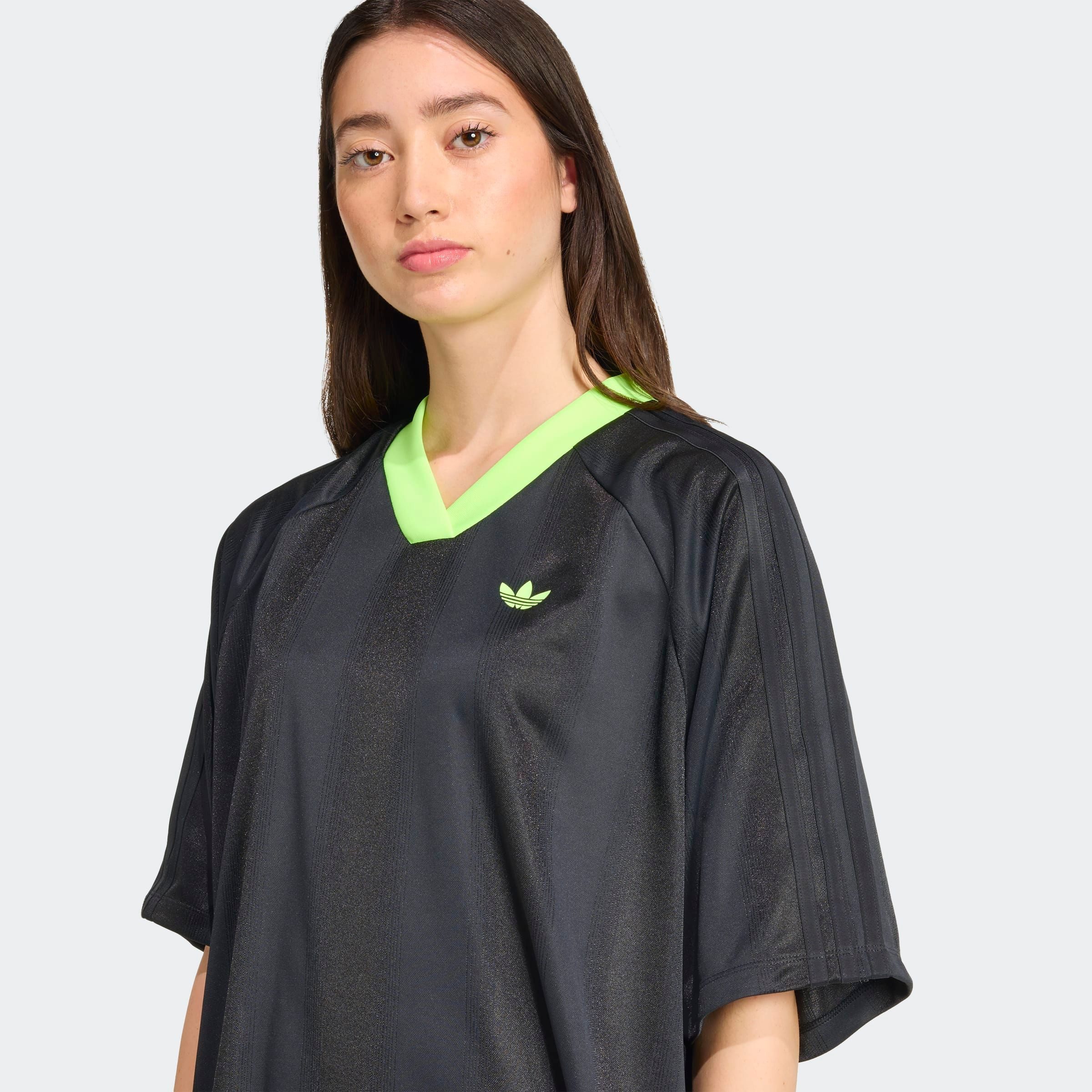adidas Originals Shirtkleid ADICOLOR JACQUARD OVERSIZE sportlicher Stil, moderner 2000er-Vibe, aus Satin