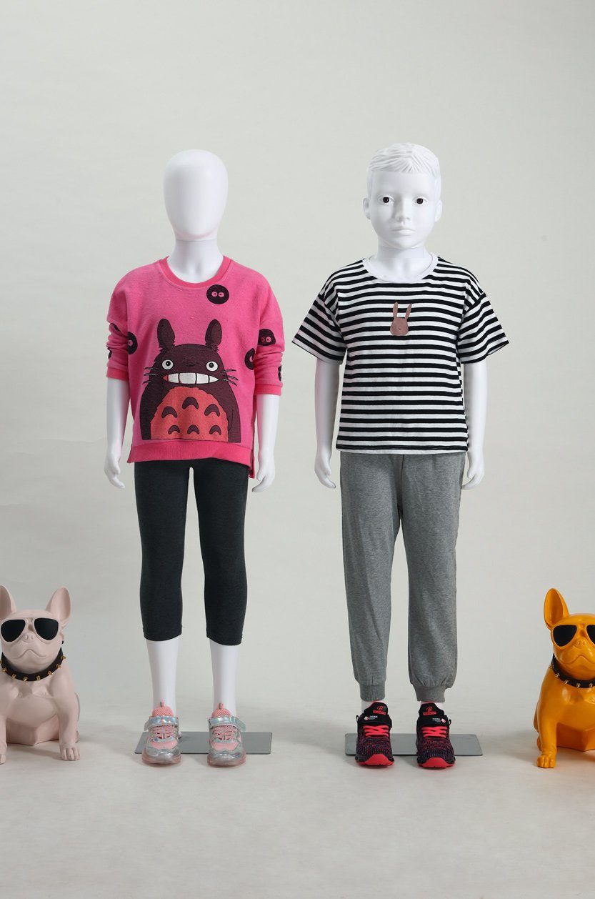 Eurotondisplay Schaufensterpuppe Kinderpuppe Schaufensterpuppe Junge Mädchen sitzend Hautfarbe