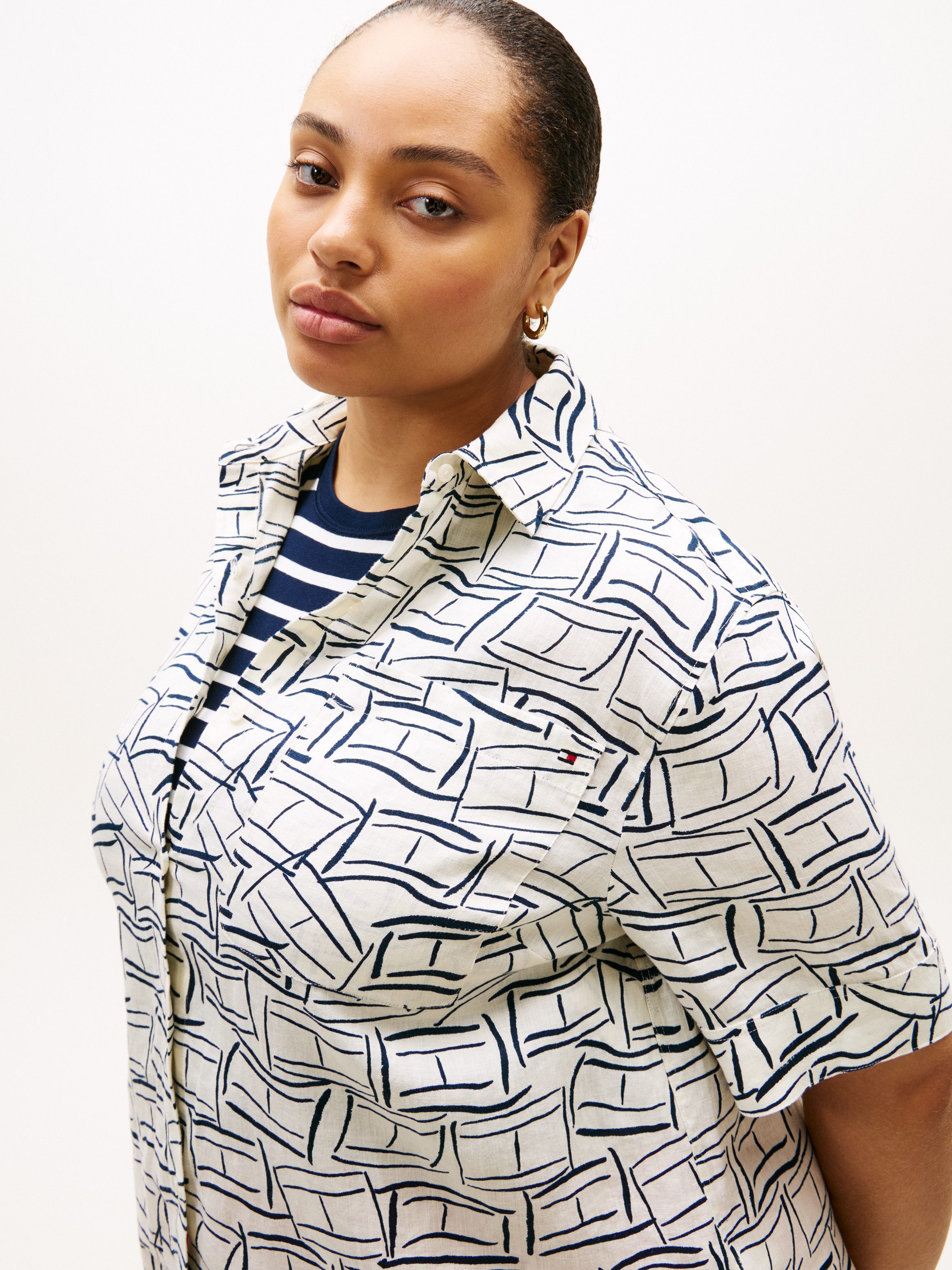 Tommy Hilfiger Curve Kurzarmshirt CRV ESS LINEN SHIRT WITH SS in großen Größen