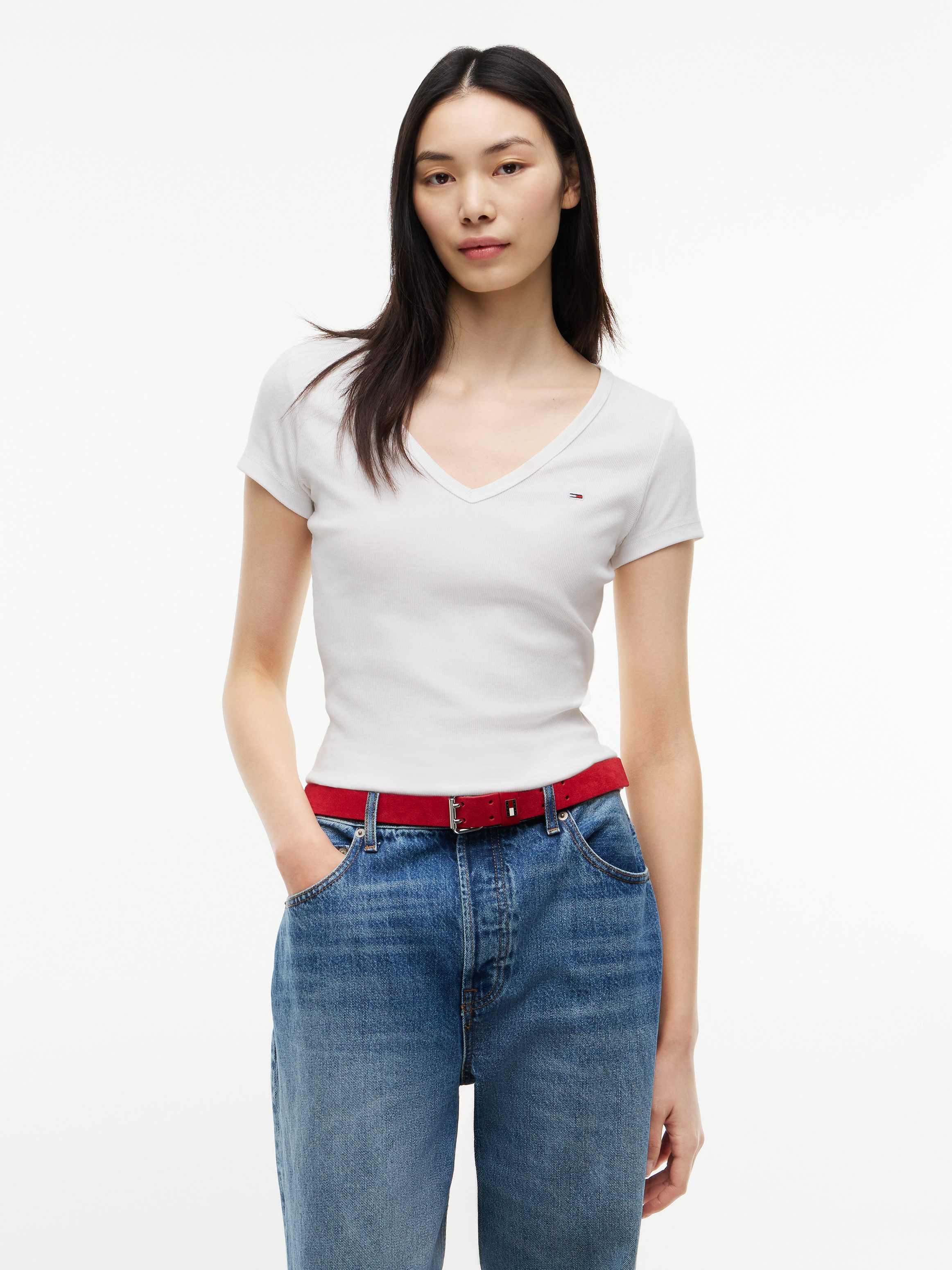Tommy Jeans Kurzarmshirt TJW SLIM ESSENTIAL RIB V SHORT SLEEVE mit gerippter Struktur, V-Ausschnitt, Slim Fit