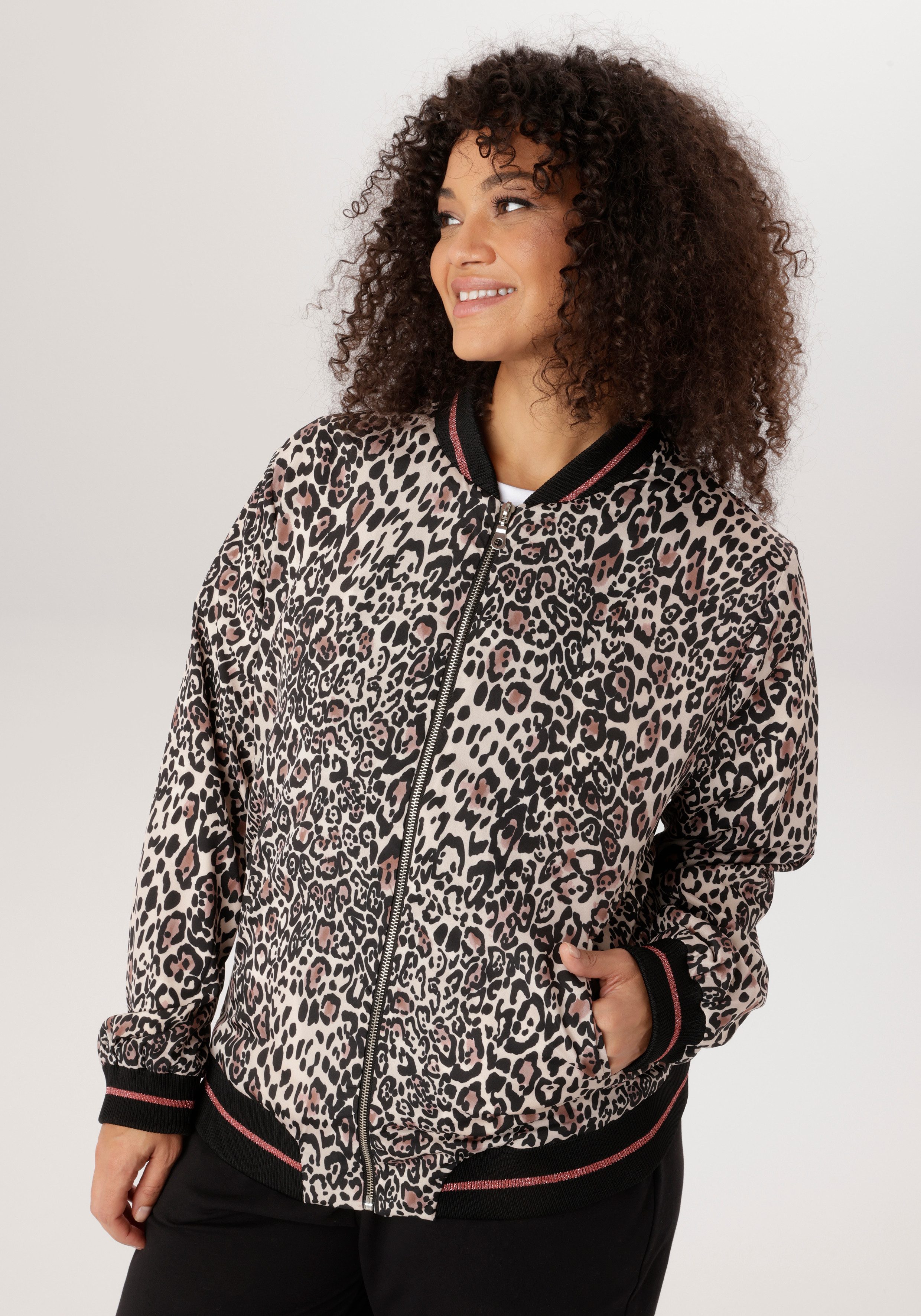 Aniston PLUS Blouson Mit Leodruck - NEUE KOLLEKTION. € 69,99, (€ 69,99 pro 1 Stk).