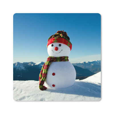 MuchoWow Gaming Mauspad Eine Weihnachtspuppe in der verschneiten Landschaft im Winter (1-St), Gaming, Rutschfester Unterseite, Mausunterlage, 80x80 cm, XXL, Großes