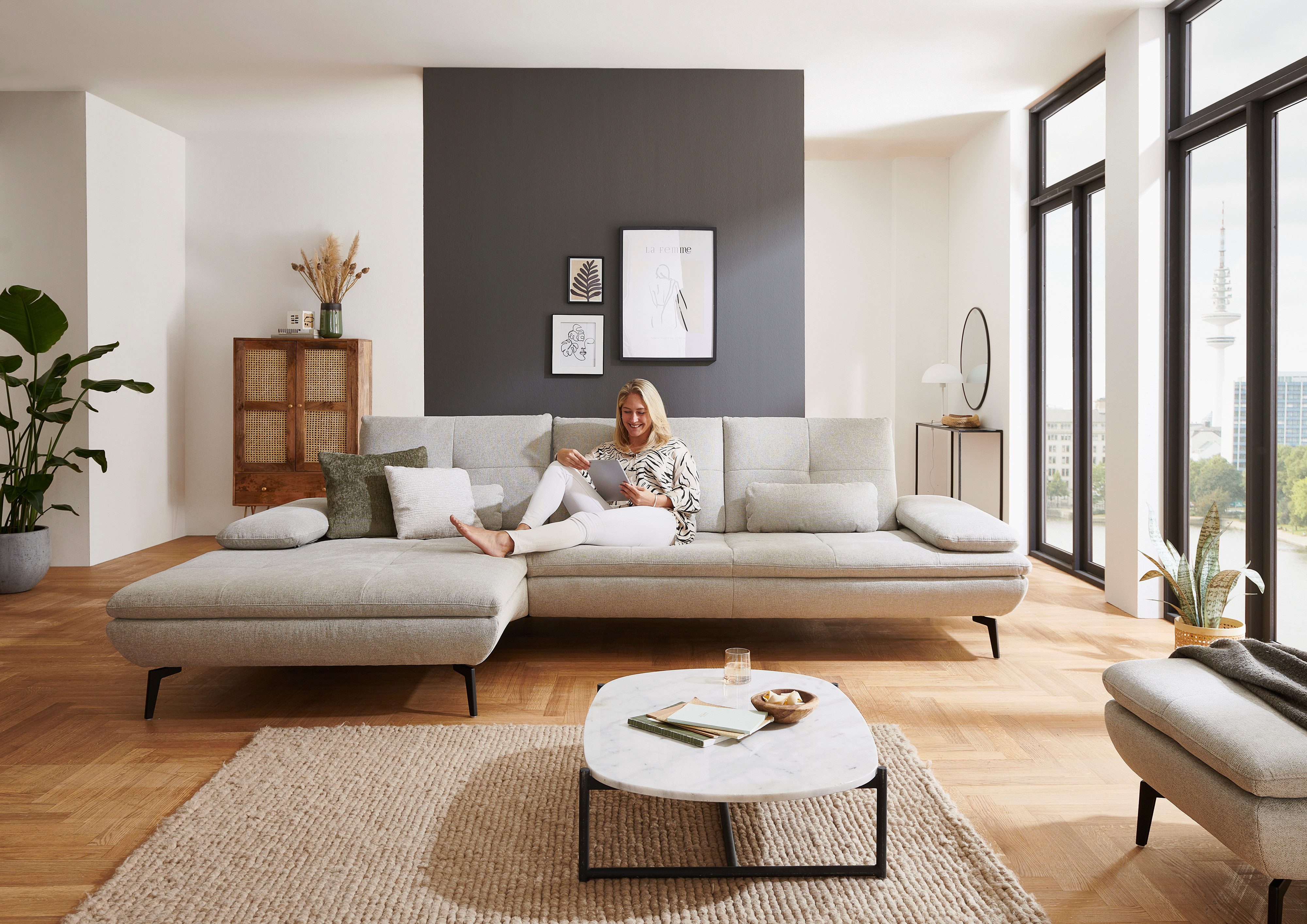 Die PlanBar Ecksofa MP-IN23002 L-Form, 2 Teile, wahlweise mit Armteil- und Sitztiefenverstellung