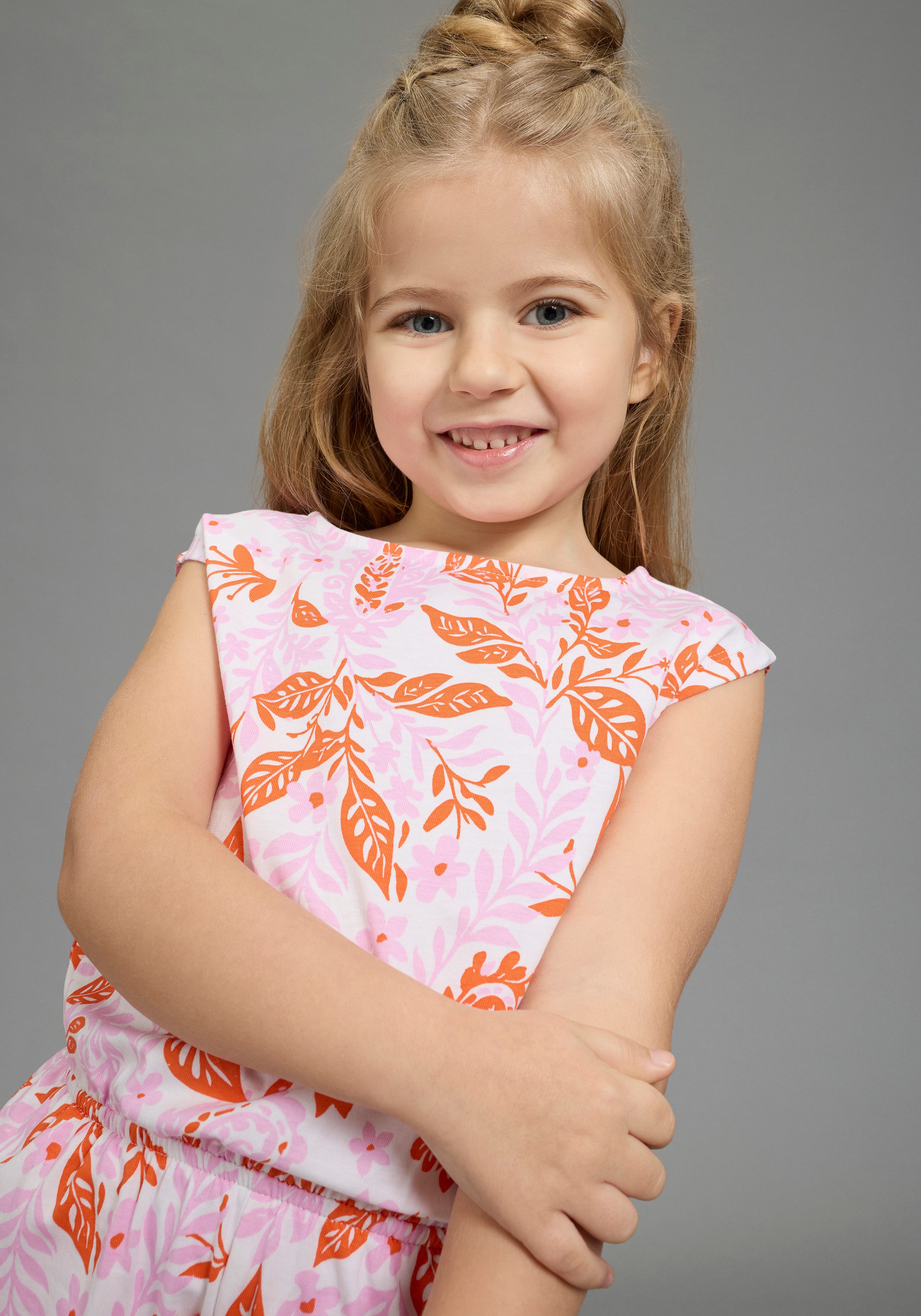 KIDSWORLD Jumpsuit Kurzer Overall mit Paisley-Druck mit Paisley- und Blumenprint, aus weichem Single Jersey