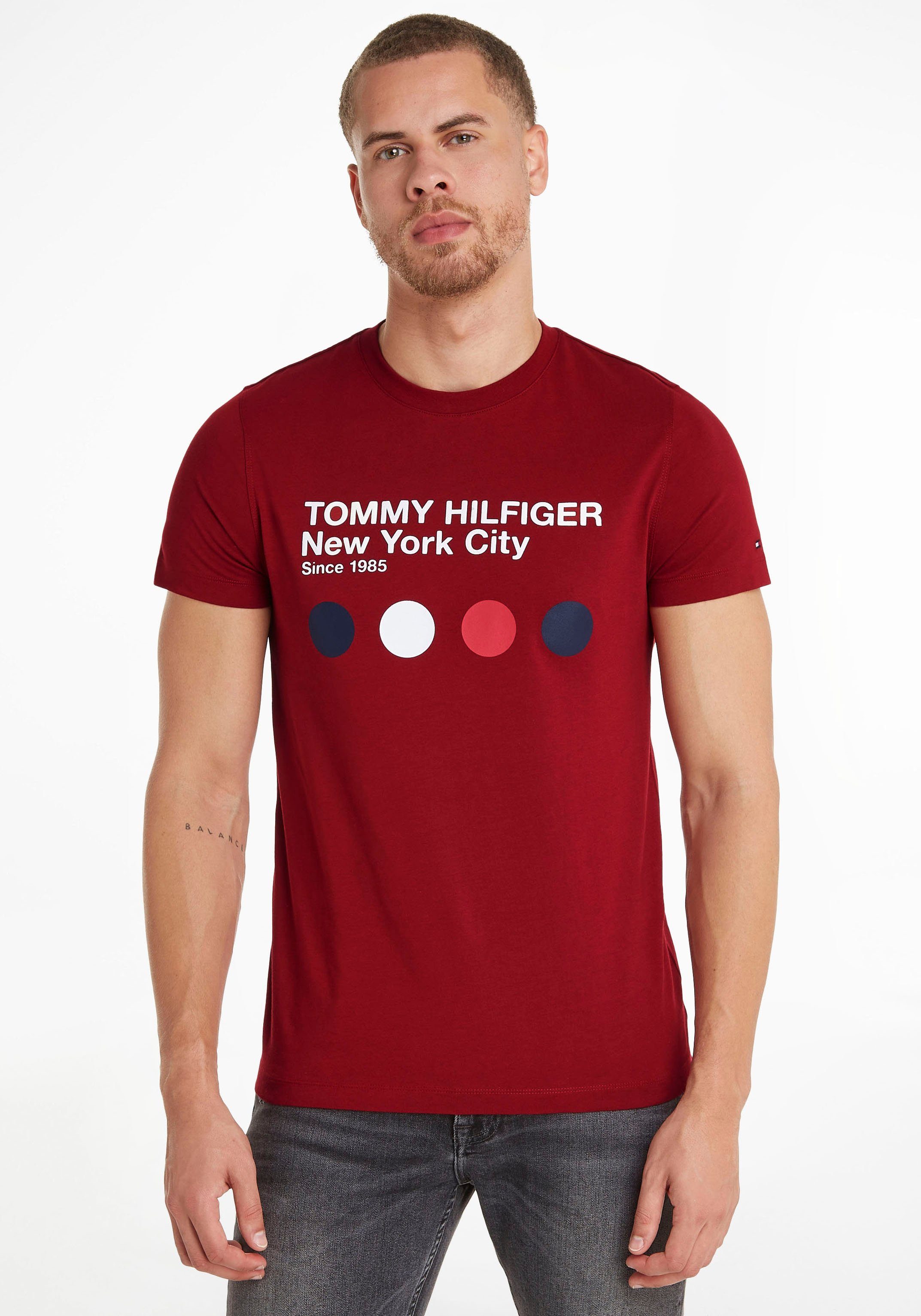 Tommy Hilfiger T-Shirt METRO DOT GRAPHIC TEE mit Metro inspiriertem Druck rot
