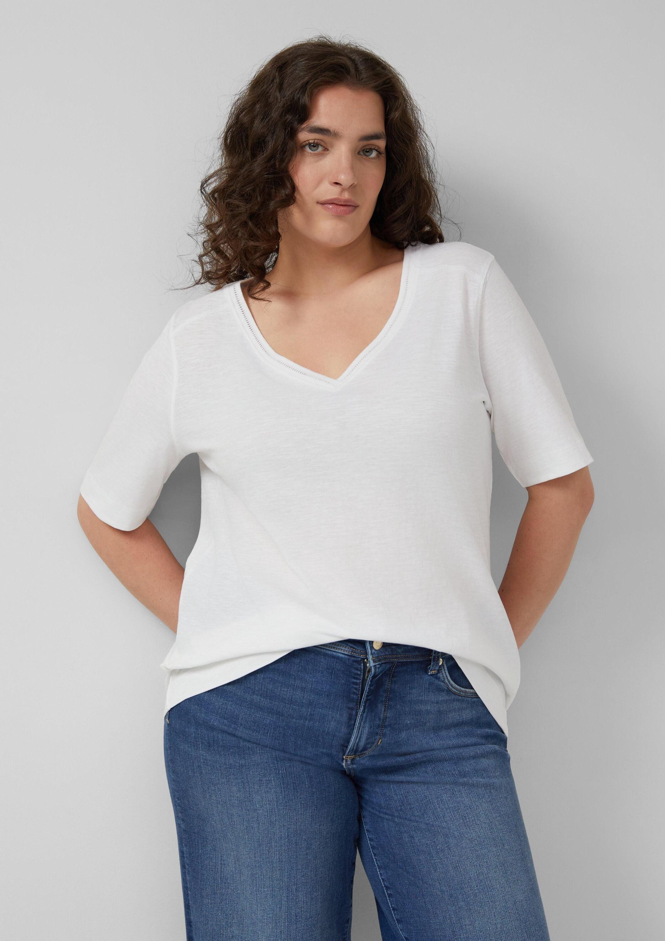 s.Oliver Kurzarmshirt T-Shirt Flammgarn-T-Shirt mit Ausschnitt-Detail