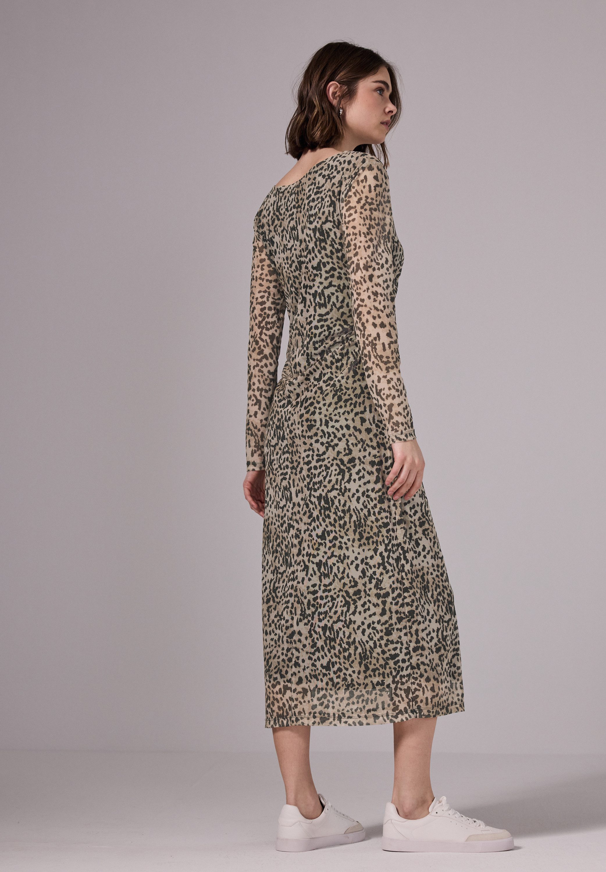 STREET ONE STUDIO Midikleid mit dekorativen Nähten auf der Front günstig online kaufen